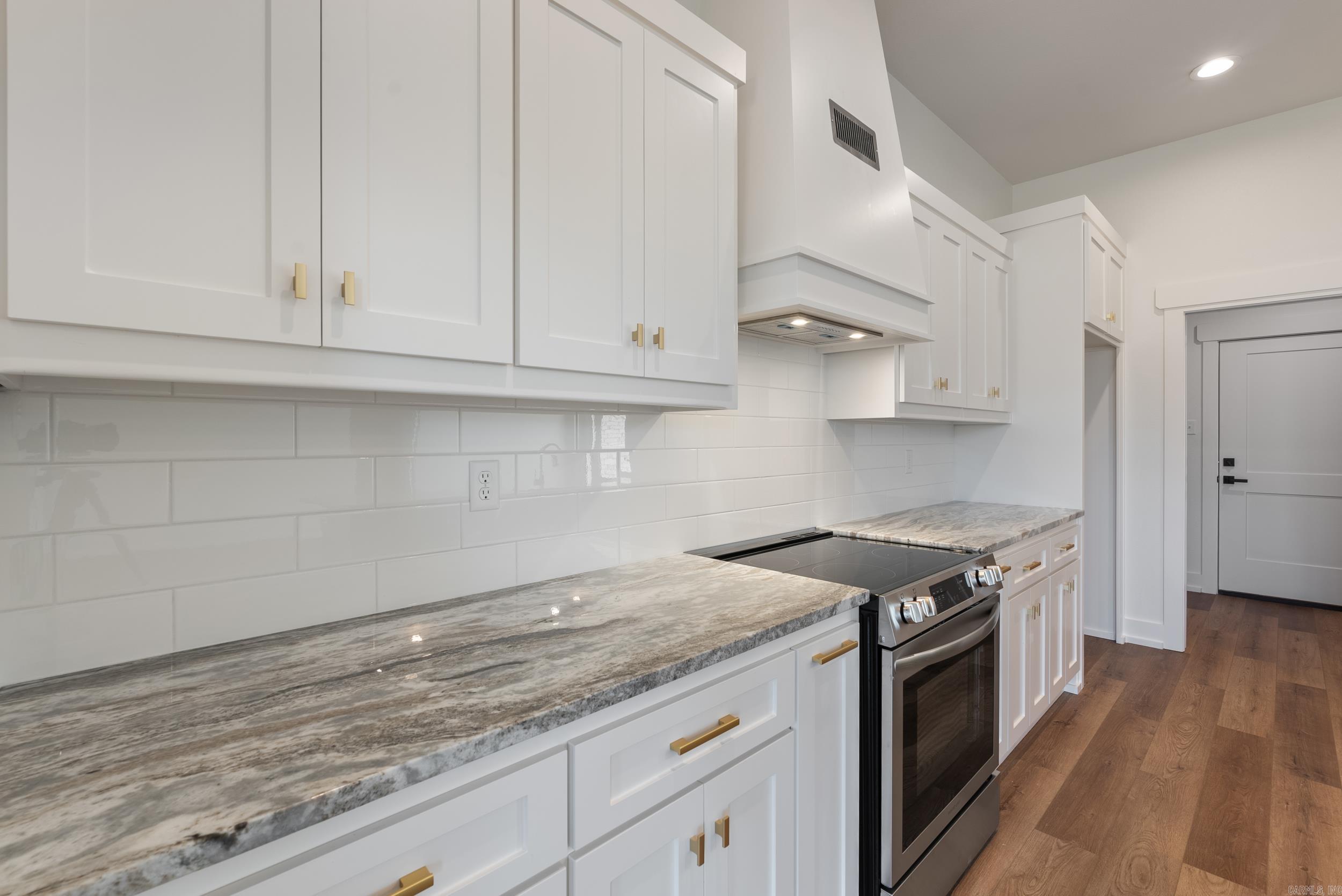 EAST MEADOW - Residential