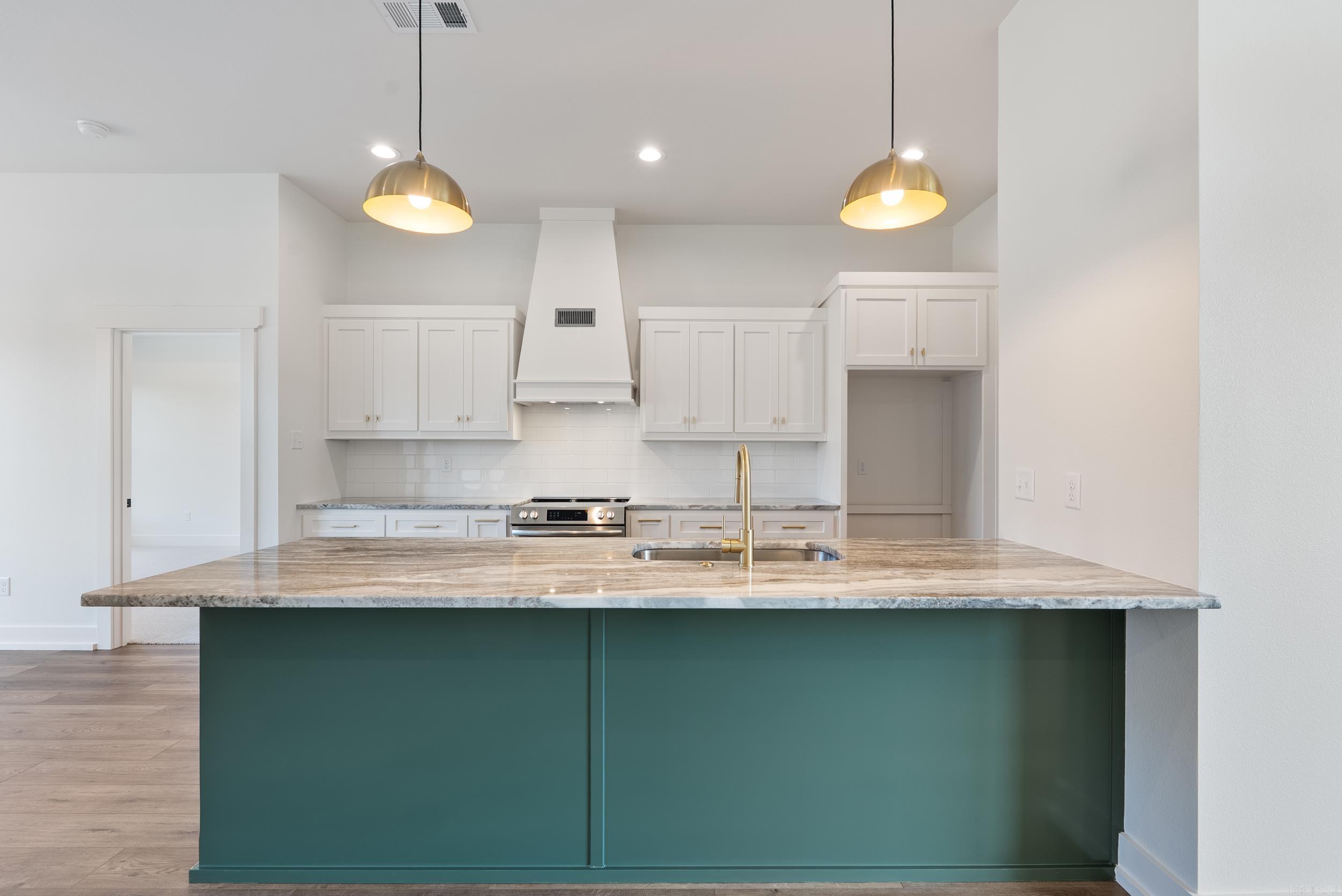 EAST MEADOW - Residential
