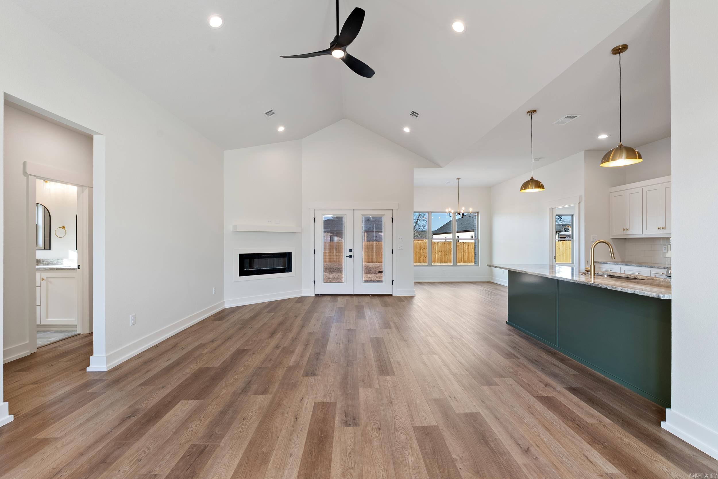 EAST MEADOW - Residential