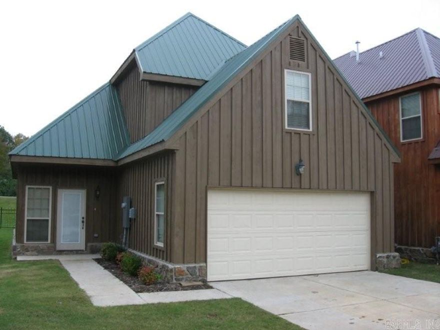 Very nice two story 3 Bed, 2.5 bath home near Little Red River in Swinging Bridge Village. House has all stainless steel appliances, stained concrete floors and hardwood floors, gas log fireplace, vaulted ceiling in living room, 2 jacuzzi tubs, granite counter tops in all baths, 2 car garage and double balconies with Sugar Loaf Mountain view. There is a bonus room (loft area) upstairs. Great trout fishing area, close to restaurants, banks, shopping, and schools.