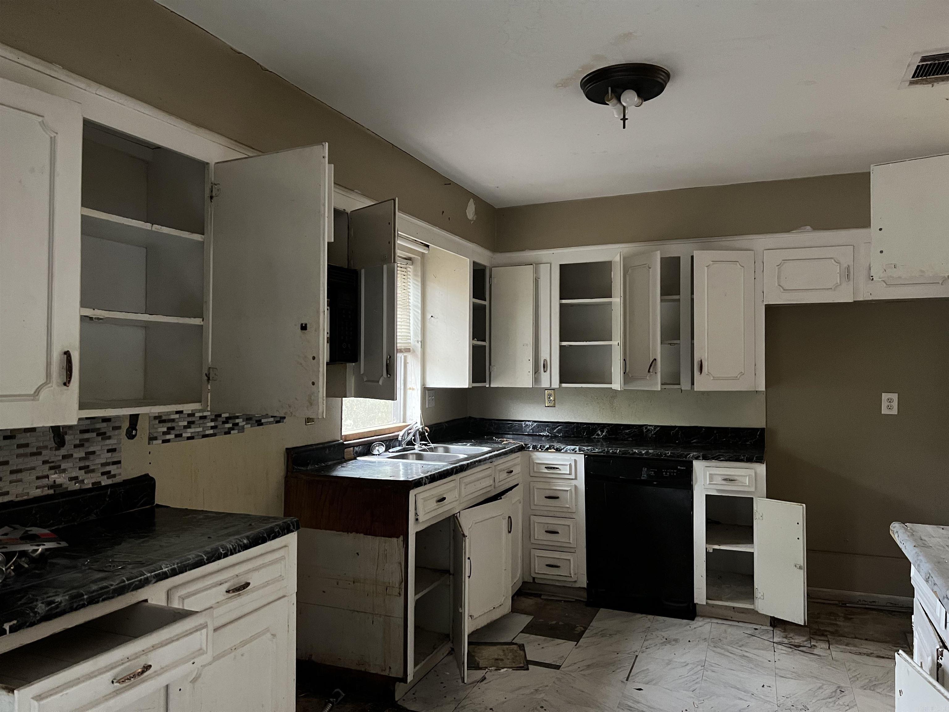 Burnelle Manor - Residential