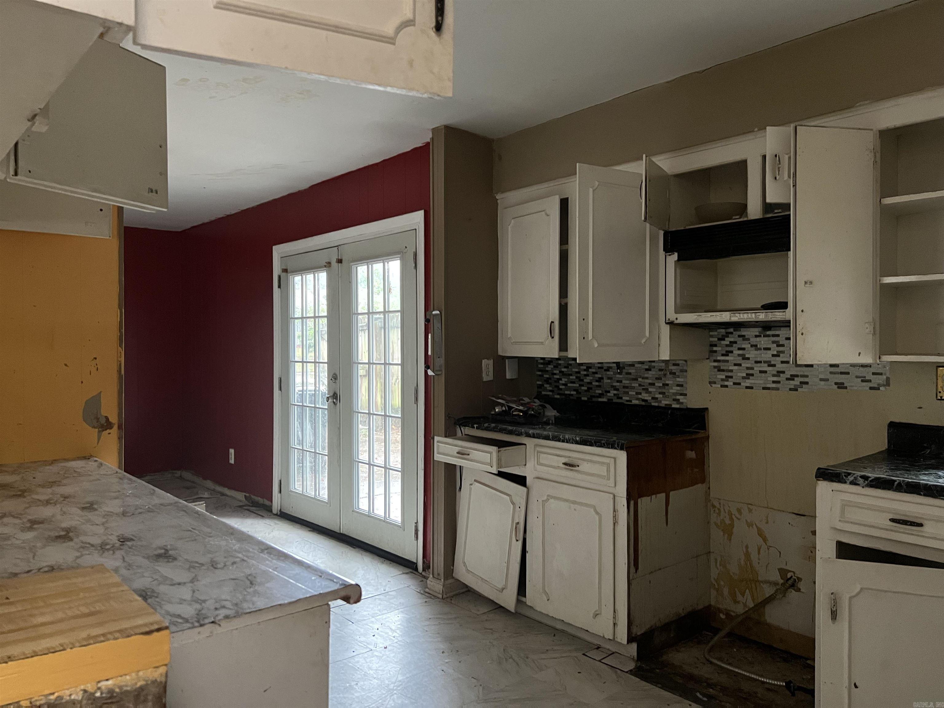 Burnelle Manor - Residential