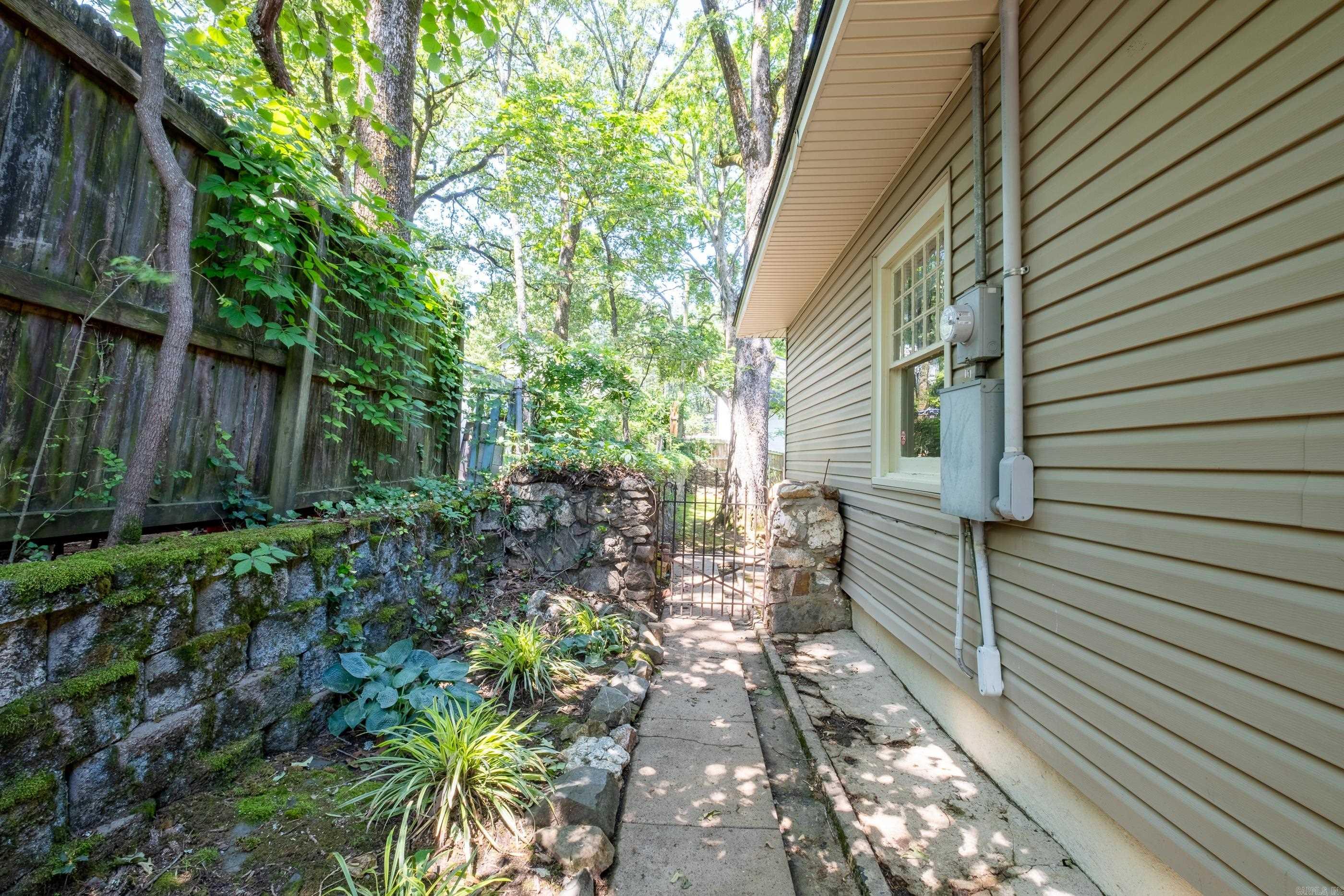 EAST PULASKI HGTS - Residential