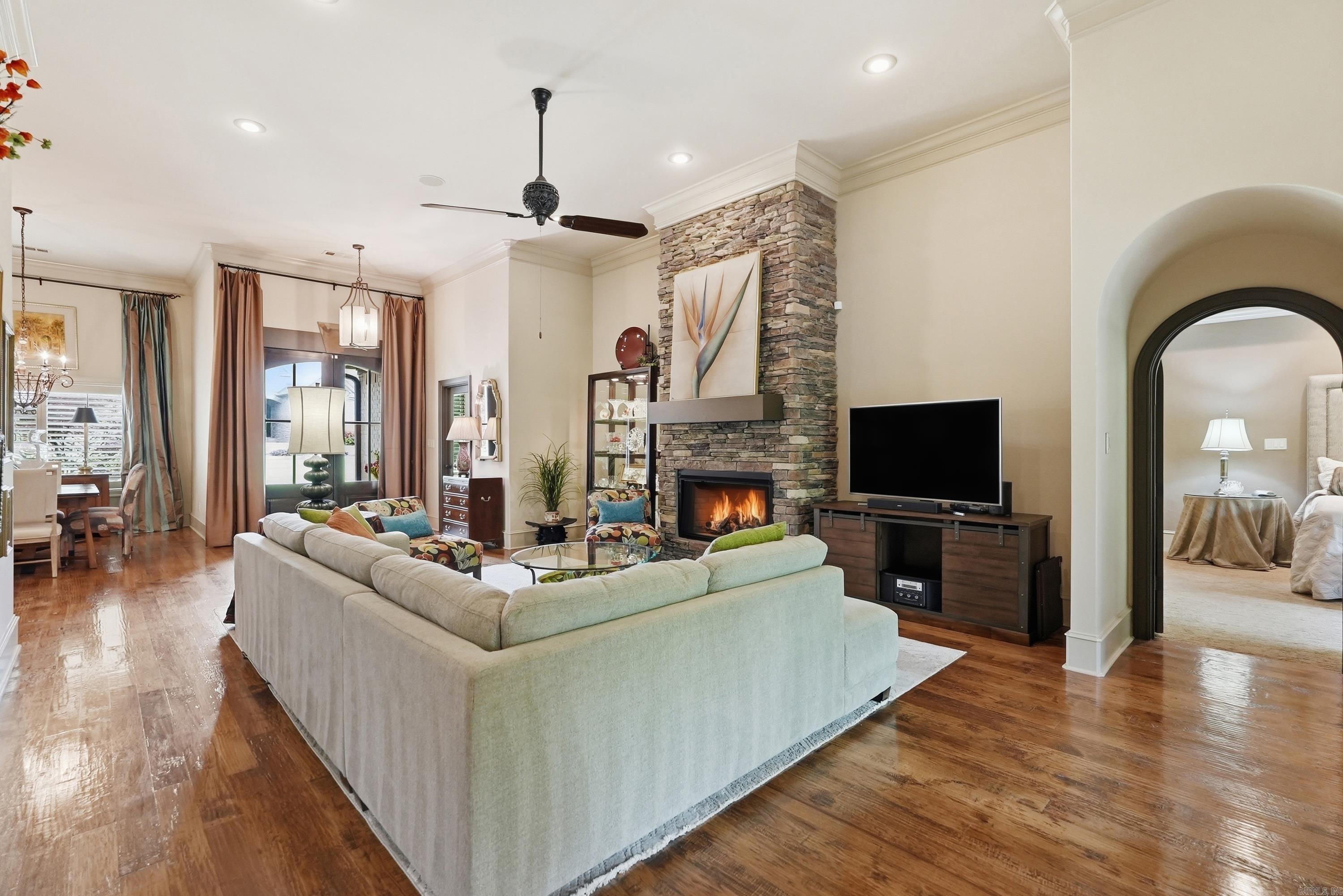 WOODLANDS EDGE - Residential