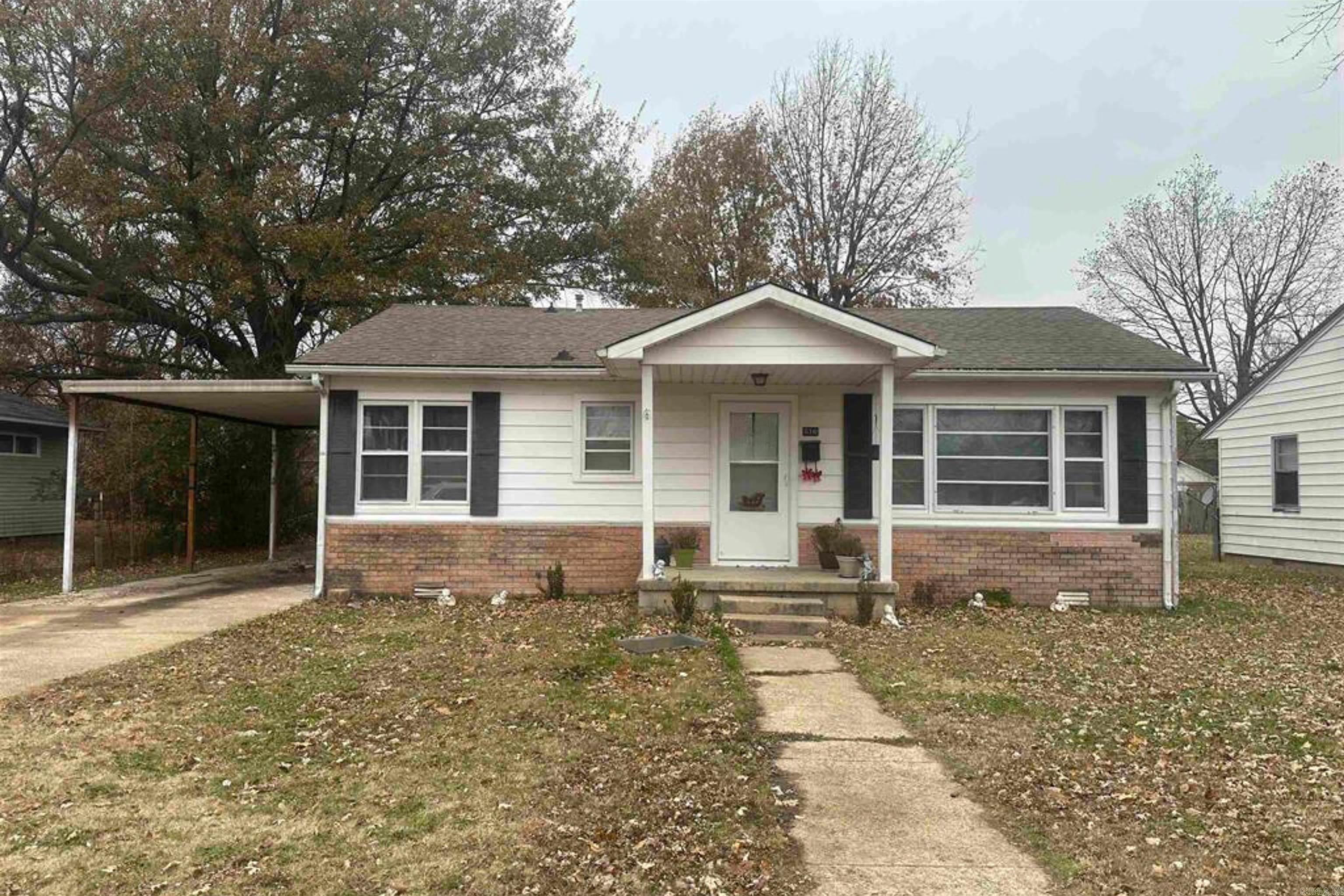 Sweet and Charming 2 Bed/1 Bath home with 840 Sq Feet!!! This home was recently painted and a new backsplash was installed in the kitchen. Refrigerator will remain!! AGENTS PLEASE SEE REMARKS!
