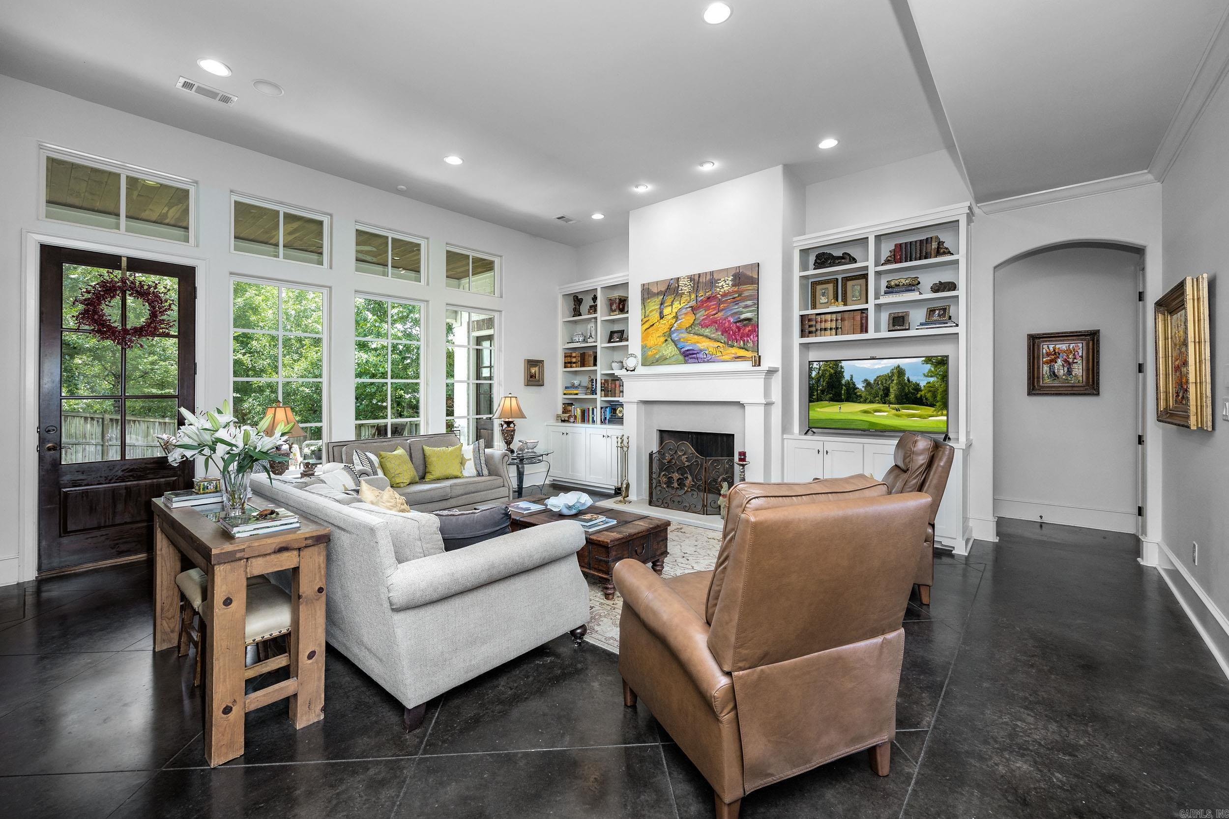 WOODLANDS EDGE - Residential