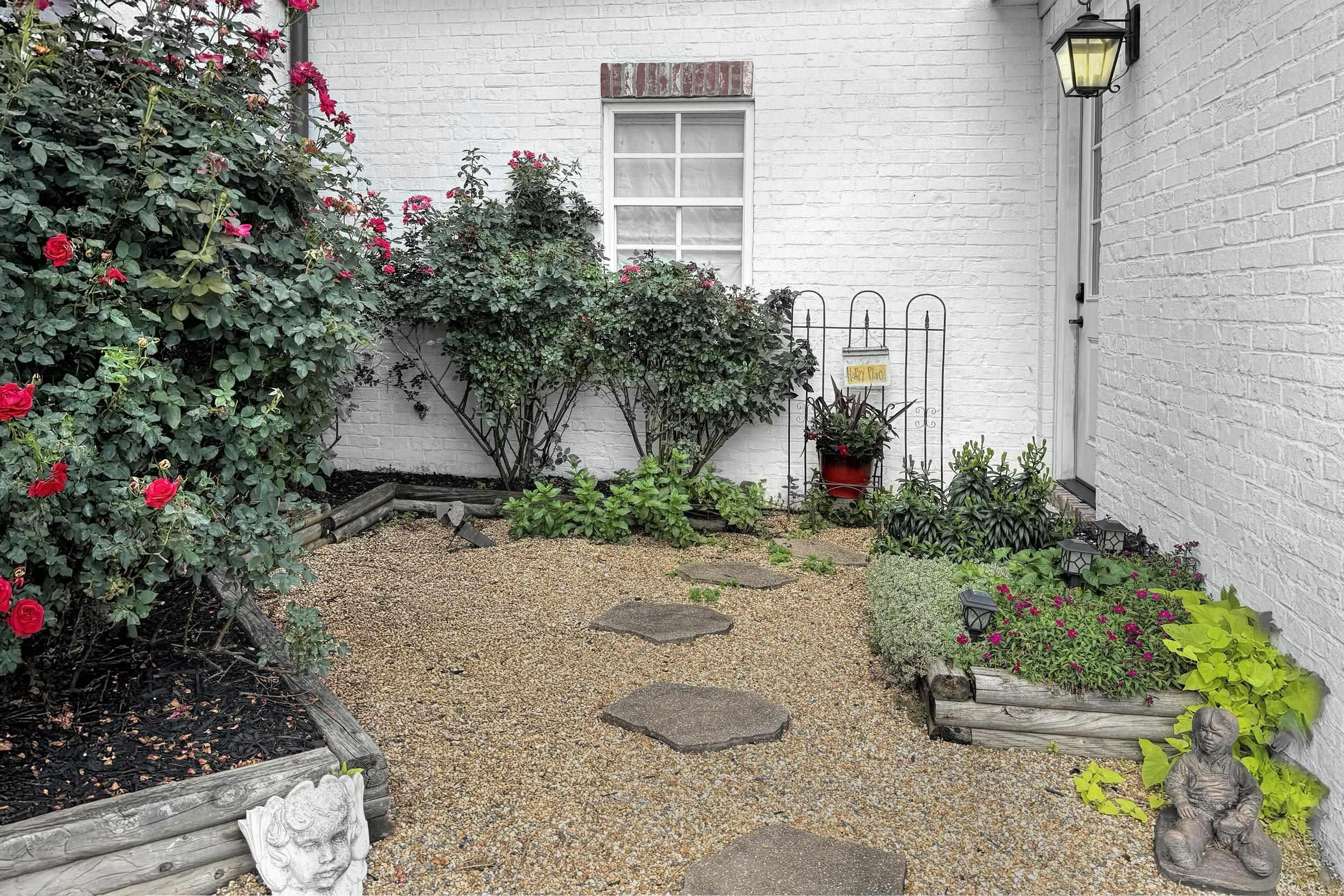 WOODLANDS EDGE - Residential