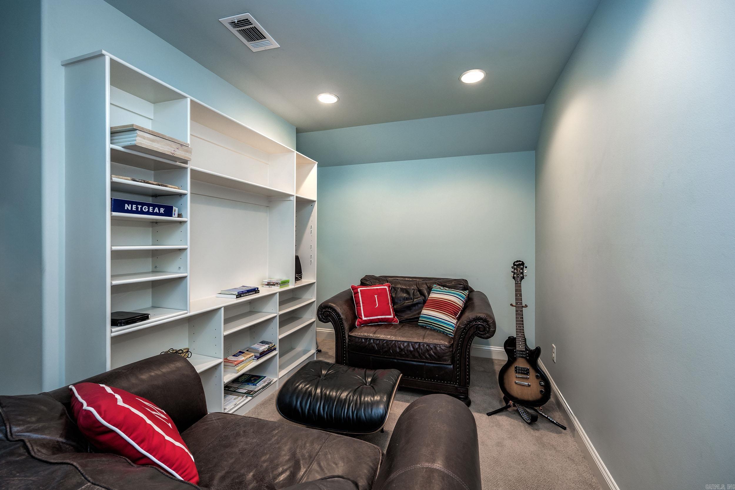 WOODLANDS EDGE - Residential