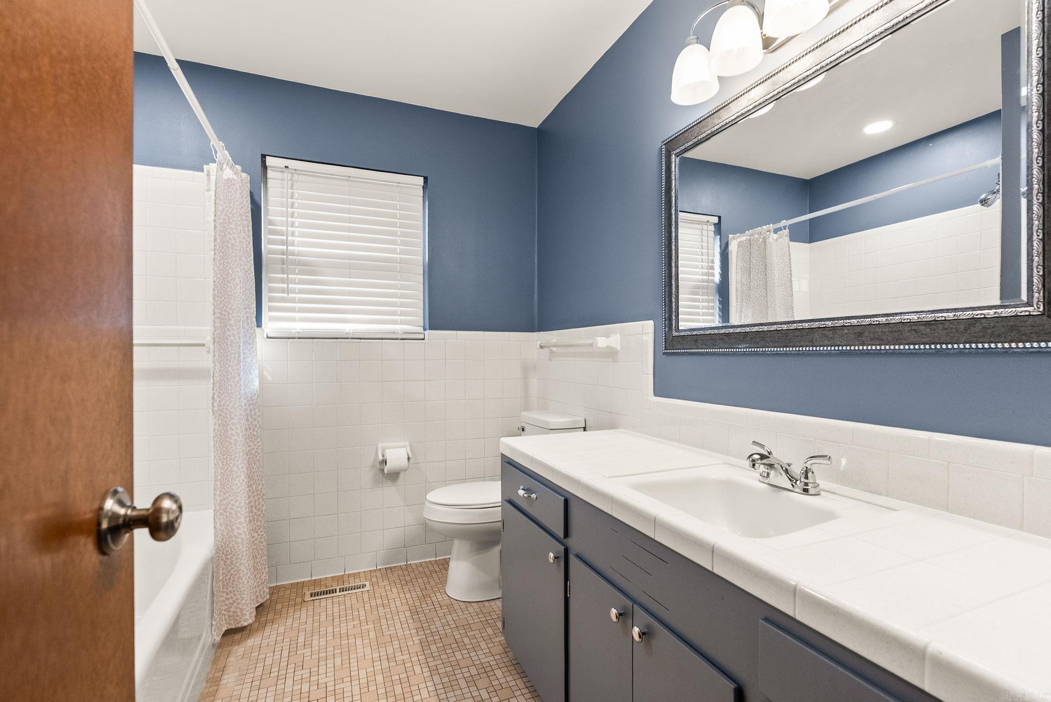 HILLSIDE - Residential