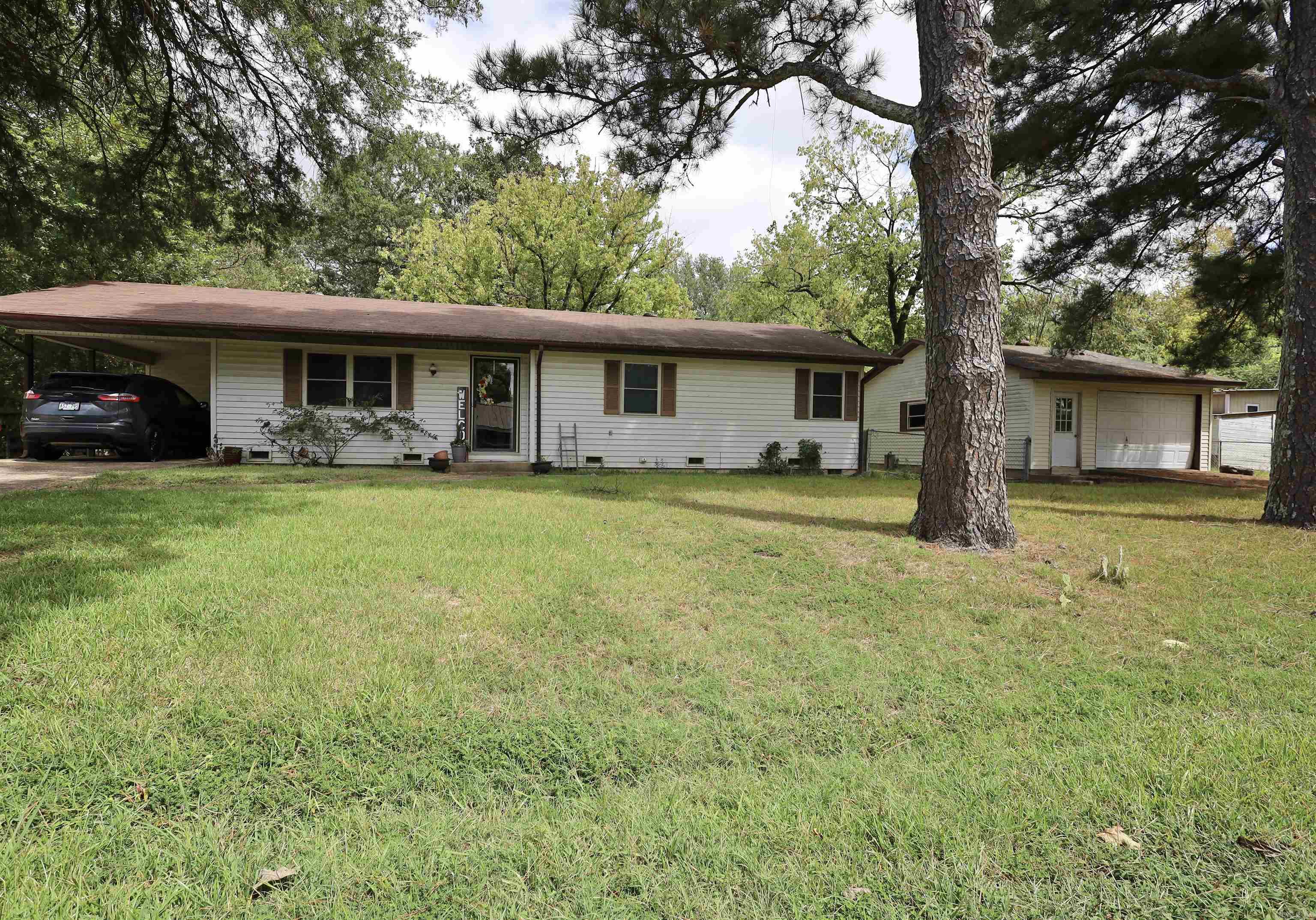Charming 3 bedroom, 2 bath home in Glenwood! This move in ready home features a large living room, laundry room, kitchen/dining combo, and lots of storage! There is a detached garage with water and electric hook up, a fenced in backyard with a covered porch area, and more! Close to the Caddo River, restaurants, and stores! Agents see remarks.