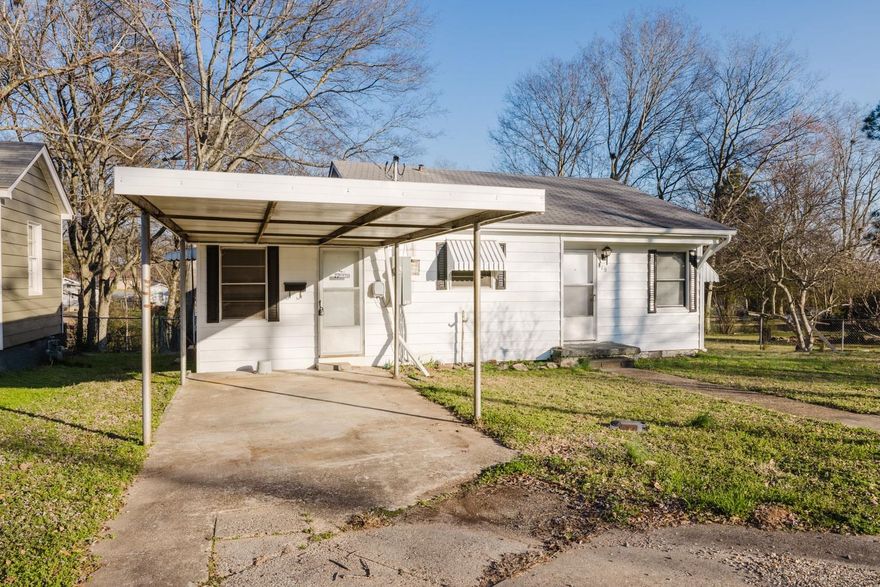 Come check out this amazing well kept home in Benton, AR. Perfect for a first time home buyer or investor looking to grow their portfolio. Don't let this opportunity pass you by!
