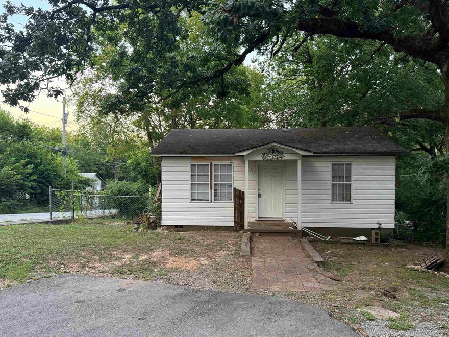 Bring your vision! Two homes side by side- offered @ $106k, each! Location, potential, and opportunity all in one package! Positioned on a desirable corner lot in the heart of Little Rock’s Capital View area. This home is being sold as-is and offers incredible upside for the right buyer. Just off Markham Street, you’re minutes from downtown, midtown, Hillcrest, and the Kavanaugh corridor—perfect for anyone wanting convenience and charm in one of Little Rock’s most walkable neighborhoods.  The home is in need of some TLC, but the potential is undeniable. With ample lot space and the possibility to expand or redevelop, this is a unique opportunity to bring your vision to life in a high-demand area. Whether you’re an investor, a first-time buyer with a creative eye, or looking to restore and personalize your next home—don’t miss this rare chance to own side-by-side properties in a prime location. Neighboring home 123 N. Schiller is listed as well.   Great lots. Great location. So much potential. Schedule your showing today!