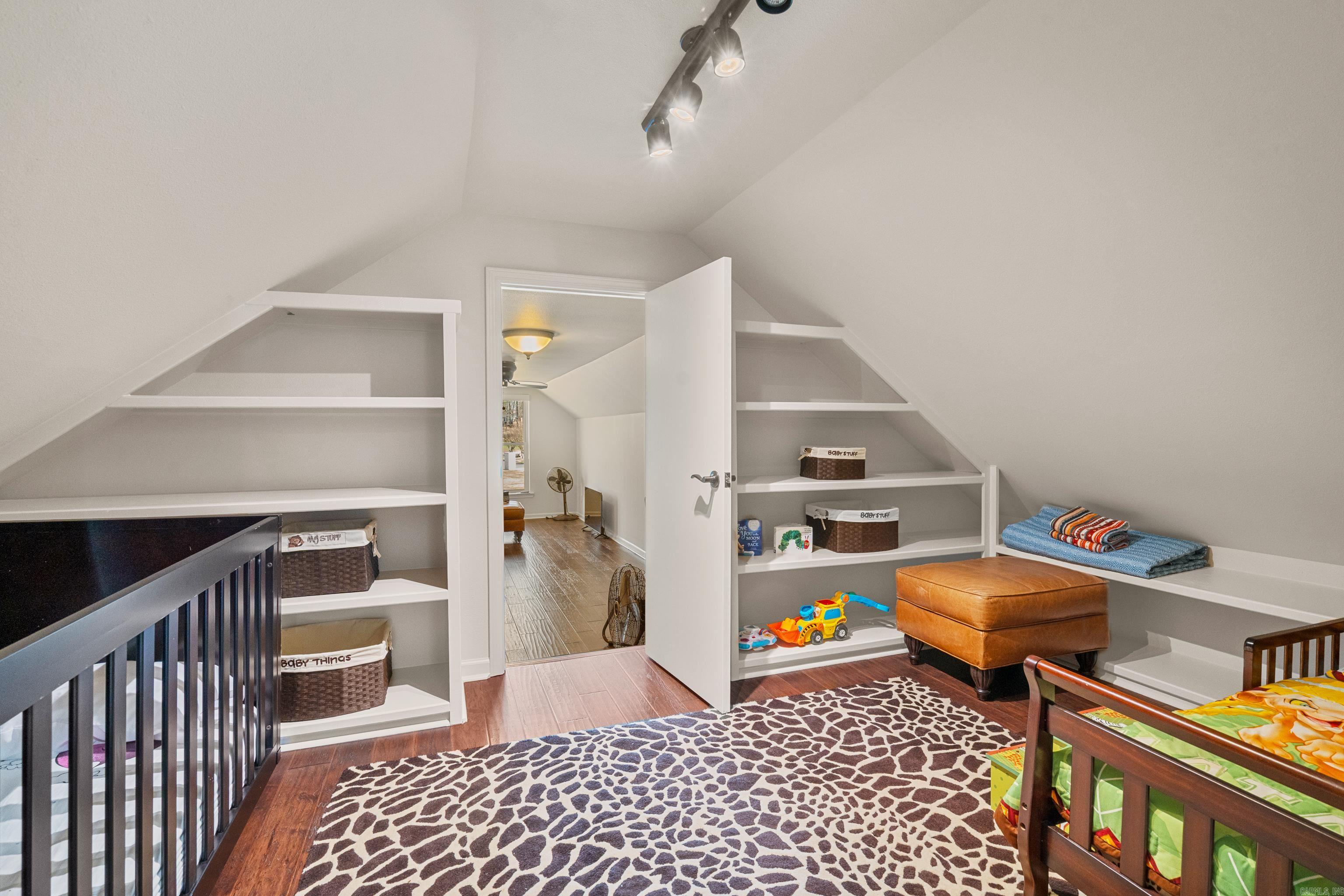 LAKEVIEW - Residential