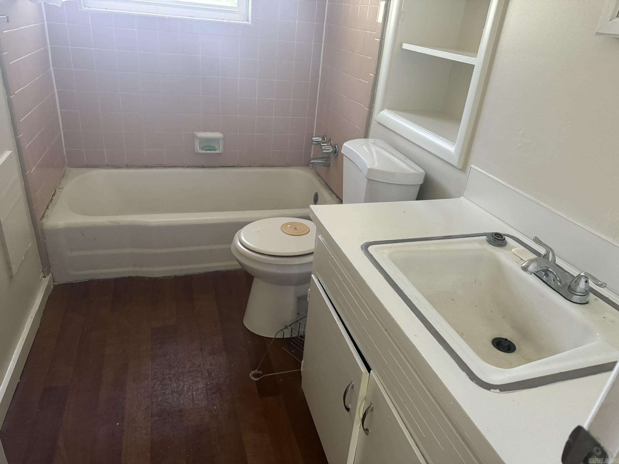 WAKEFIELD VILLAGE - Residential