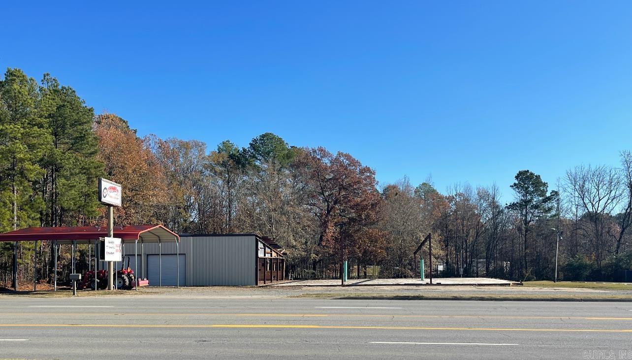 Prime commercial property located on a high-traffic highway, offering excellent visibility and accessibility for your business or investment needs. The property boasts an appoximate 5,200 sqft slab, ready for your next build, providing a strong foundation for a variety of commercial ventures. The 30x60 shop is a standout feature, complete with two roll-up doors for easy access and functionality. A temporary wall divides the shop into two sections, making it versatile for storage, workshops, or multiple business operations. Whether youāre expanding your business, starting a new venture, or investing in commercial real estate, this property provides endless possibilities. Schedule your viewing today!