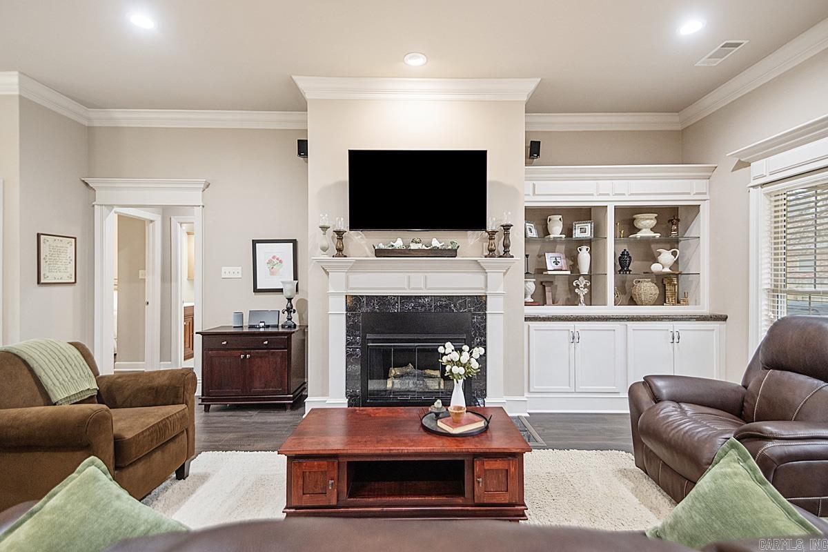 LONGHILLS VILLAGE - Residential