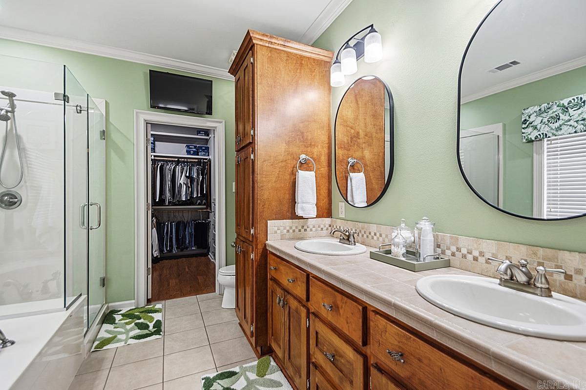 LONGHILLS VILLAGE - Residential