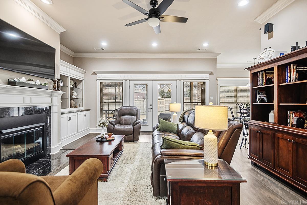 LONGHILLS VILLAGE - Residential