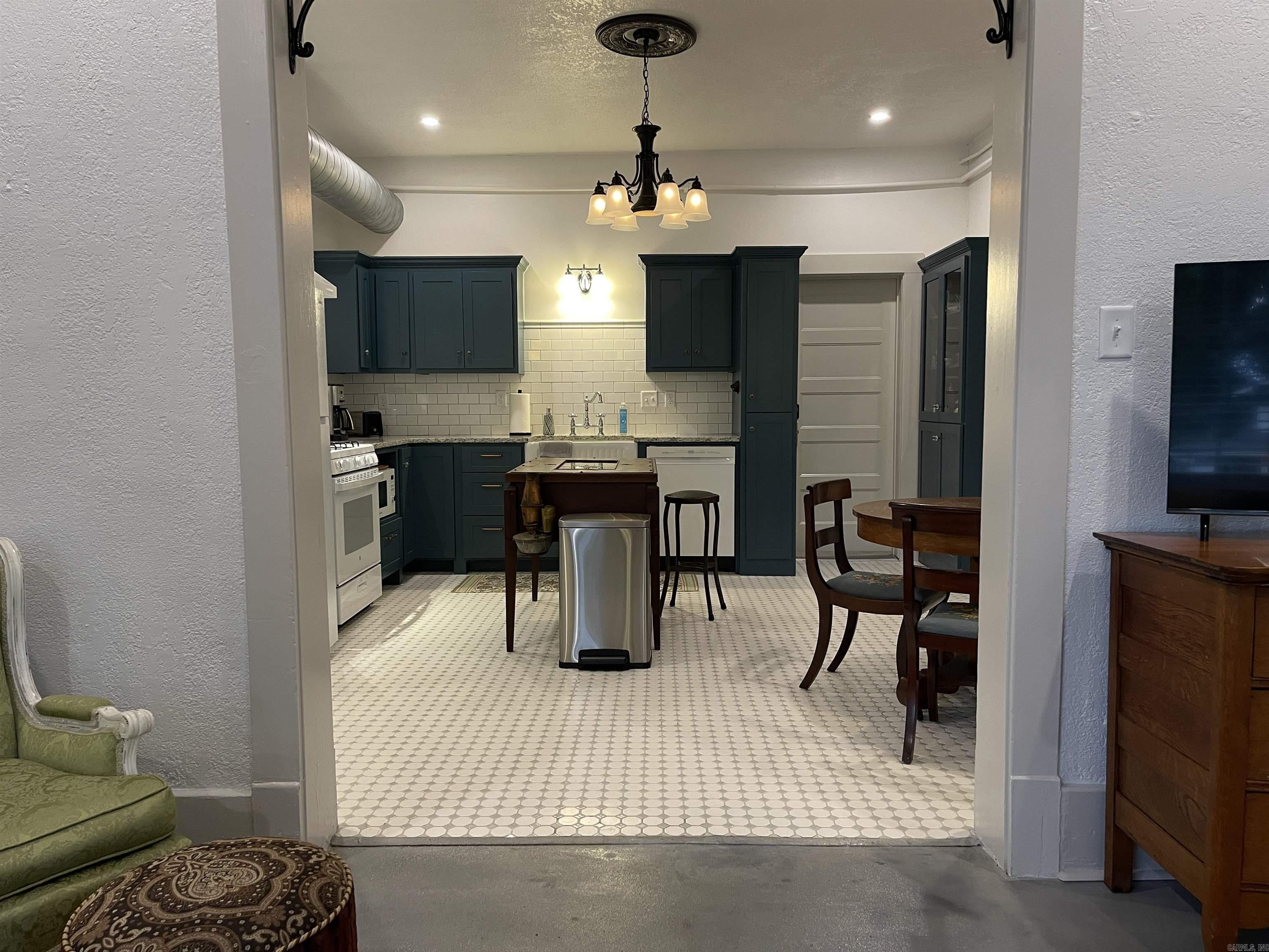 HSR BLK - Residential Income