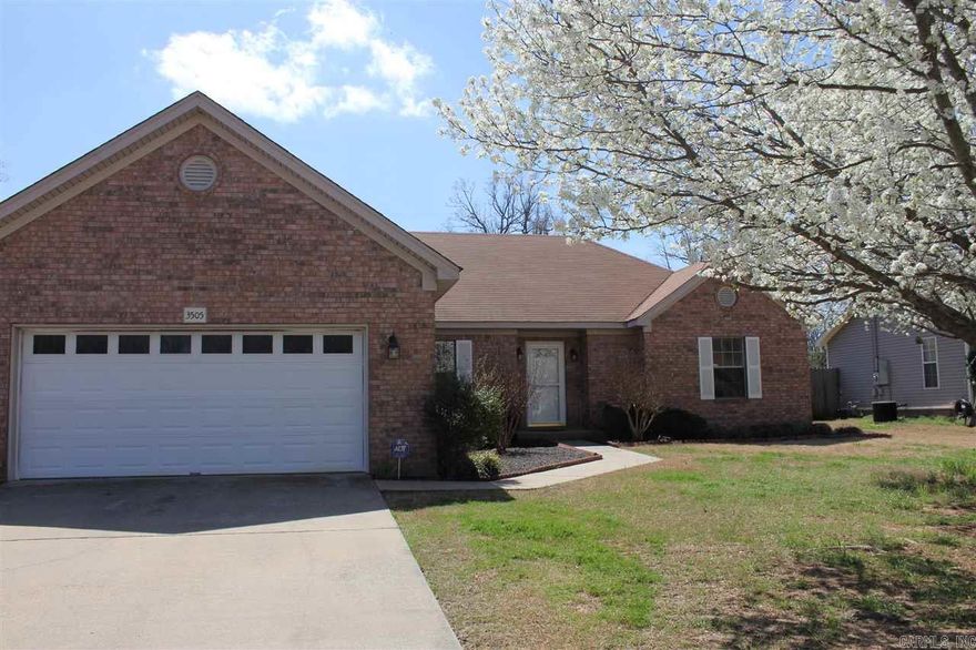 Please contact Century 21 Prestige Realty at 501.982.7474. 3 bedrooms 2 bath home. Fenced back yard. Kitchen appliances & washer/dryer included. Split floor plan. Lease terms 12 months, $1225 deposit, $35 app fee.