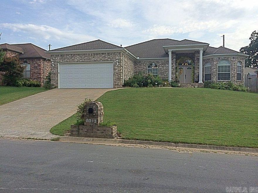 Beautiful Custom Built All Brick Home in Great Location! 3 Large Bedrooms Plus Large Office Which Could Be 4TH Bedroom! Wonderful Master Bedroom Suite w/ Spacious Master Bath! Very Very Large Great Room w/ Kitchen Thats Great for Entertaining! Open Dining Room! Breakfast Area! Covered Back Patio! Beautiful Landscaped Backyard! Sellers Providing Buyers w/ 1yr First American Home Warranty!