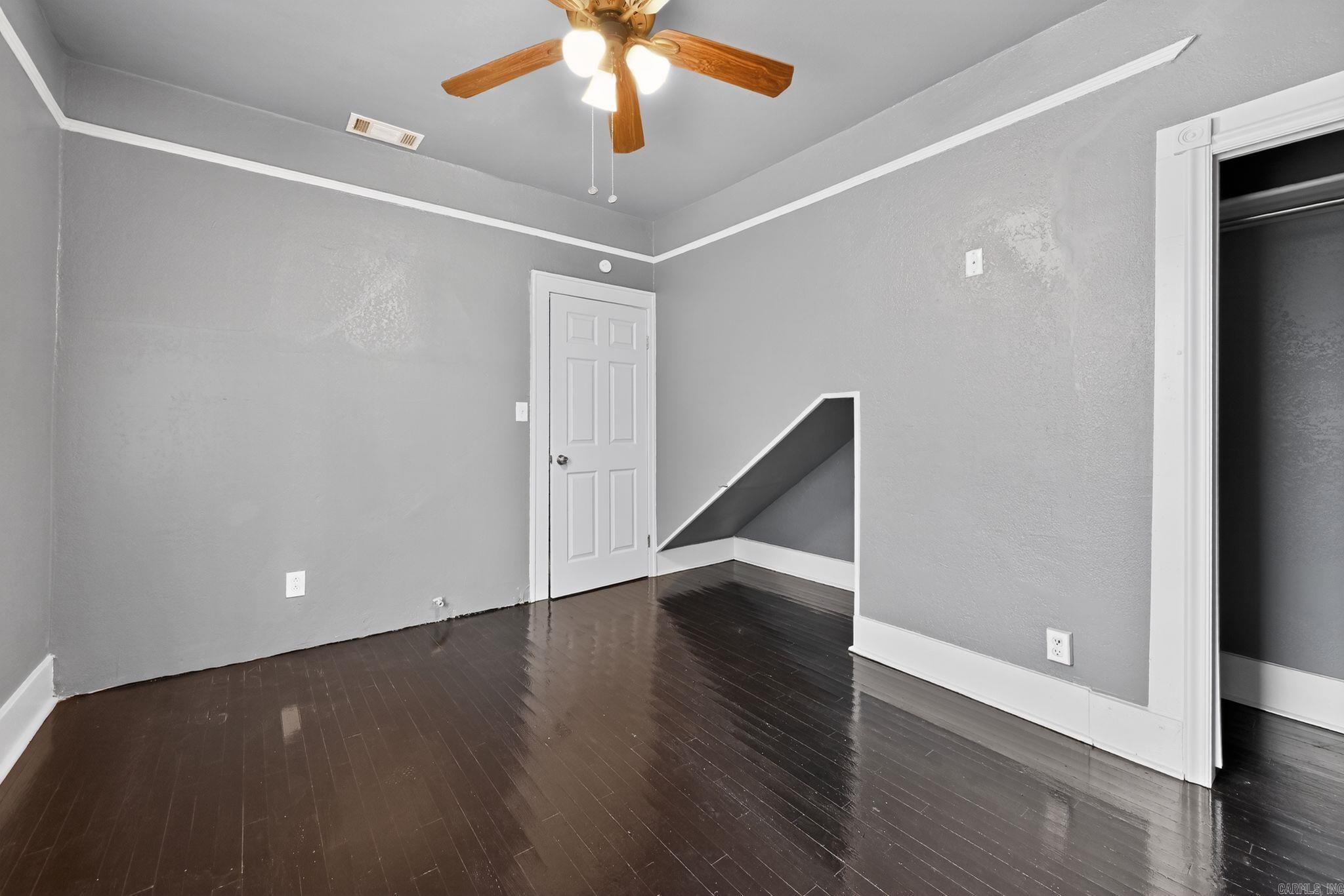 JONES & WORTHEN - Residential