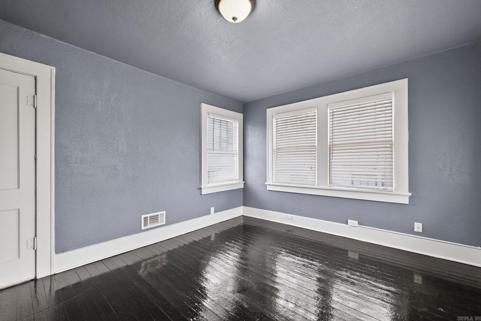 JONES & WORTHEN - Residential