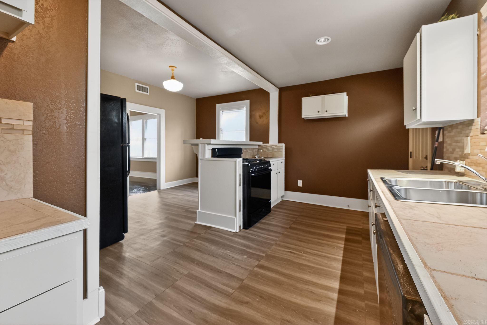 JONES & WORTHEN - Residential