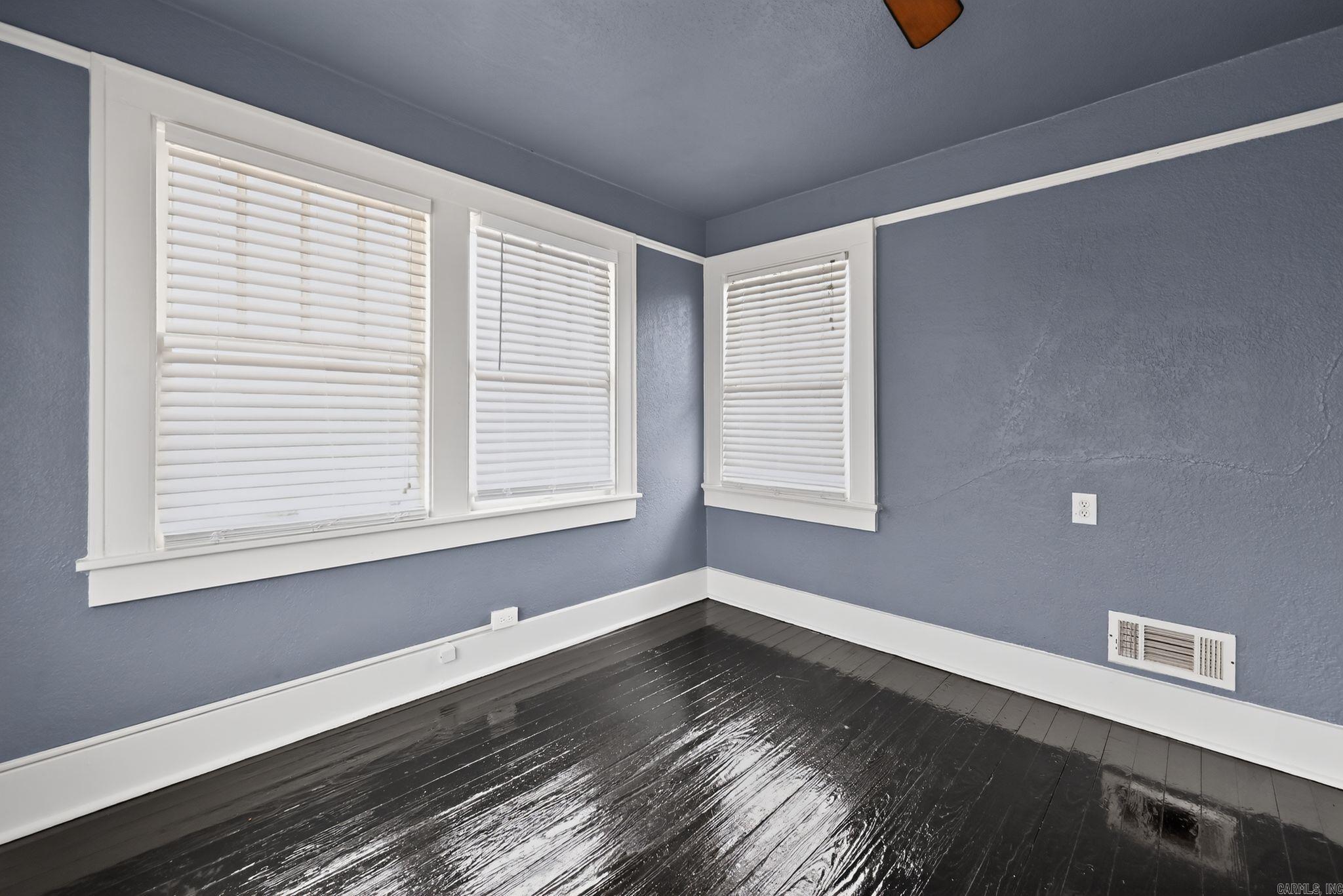 JONES & WORTHEN - Residential