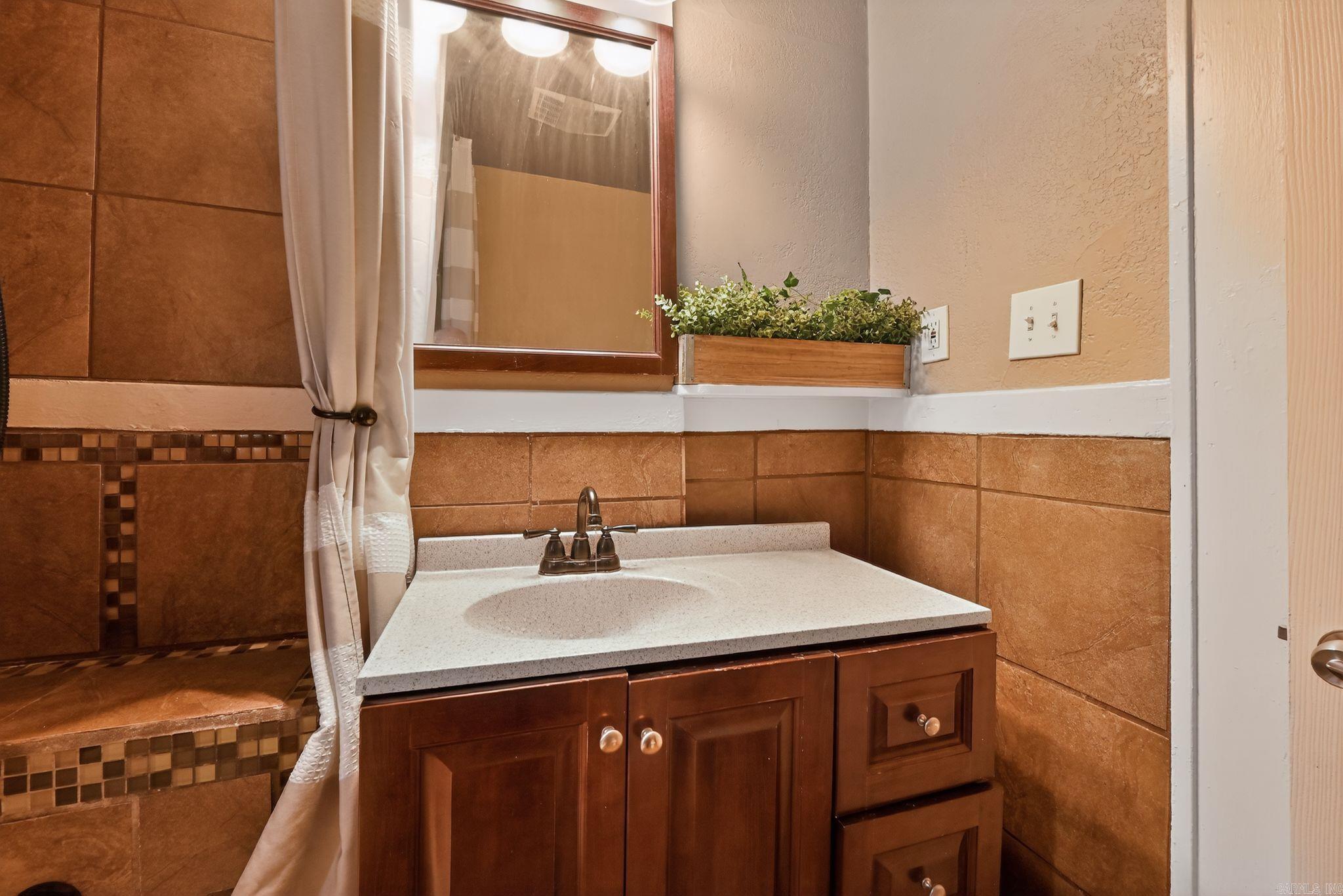 JONES & WORTHEN - Residential