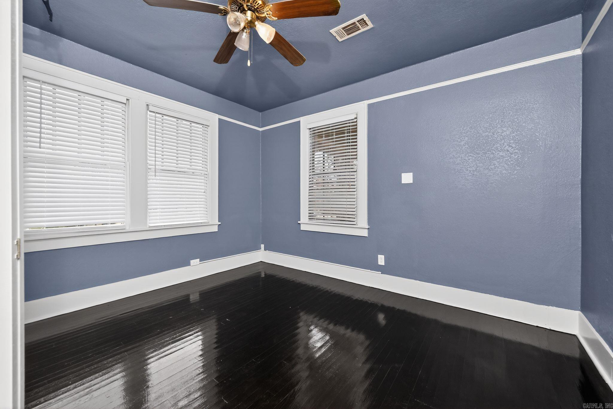 JONES & WORTHEN - Residential