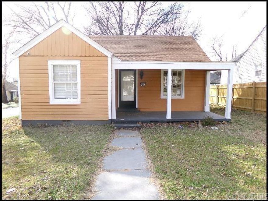 *LITTLE ROCK* CUTE HOME IN THE JANSEN SUBDIVISION!! This 2 Bedroom And 1 Bath Home Features Almost 800 Sqft! Range And Refrigerator Provided In Kitchen! Separate Dining Room! Great Front Porch! 1 Car Carport For Parking! AVAILABLE NOW!!!