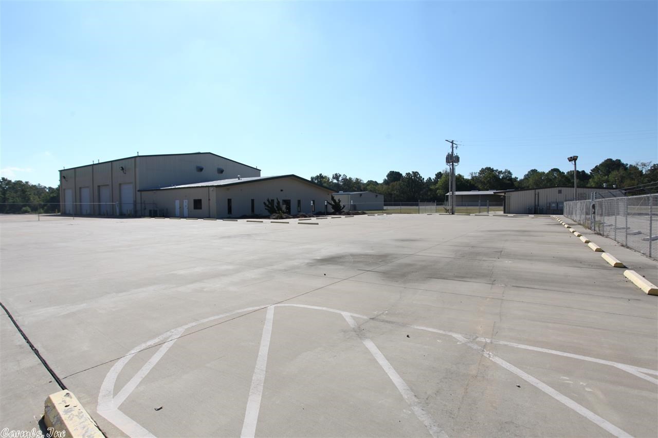 Prime location 1.8 miles north of Conway. Industrial site on 28.415 acres. Approx. 38,426 sq. ft. +/-. Includes: offices, shop, warehouse, laboratory, truck wash and sanctuary/office.