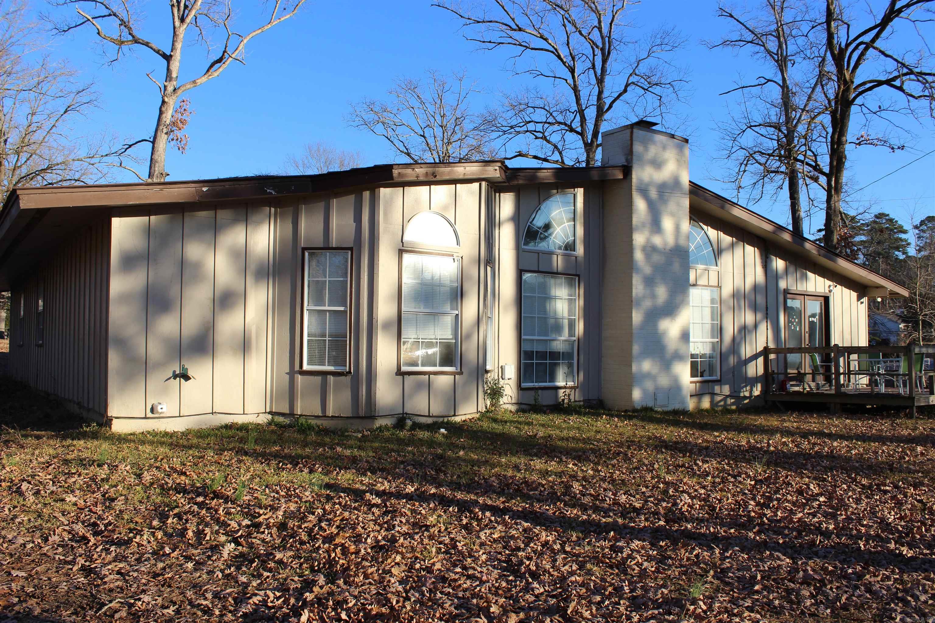 BEAUTIFUL LAKEVIEW - Residential