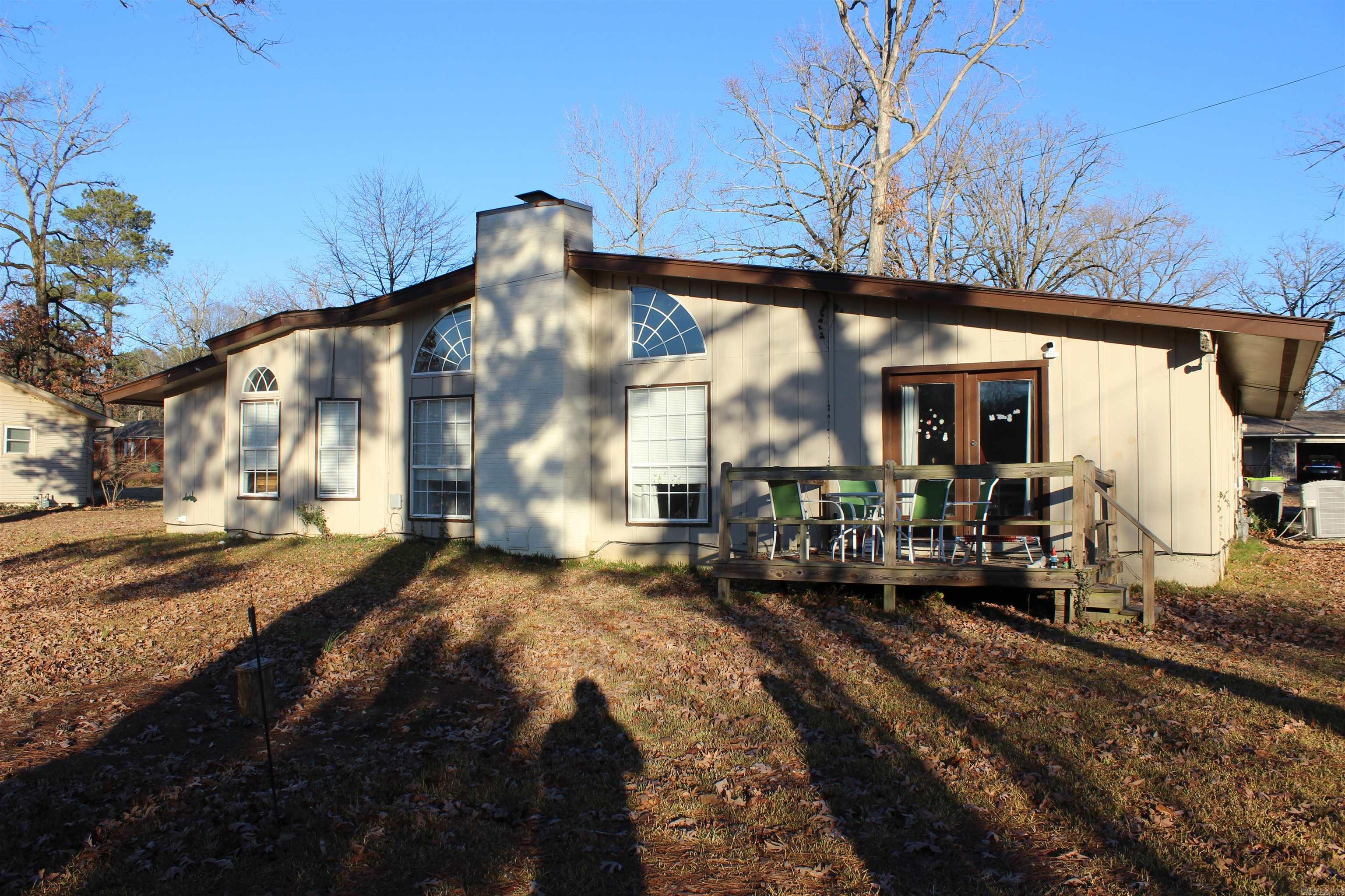 BEAUTIFUL LAKEVIEW - Residential