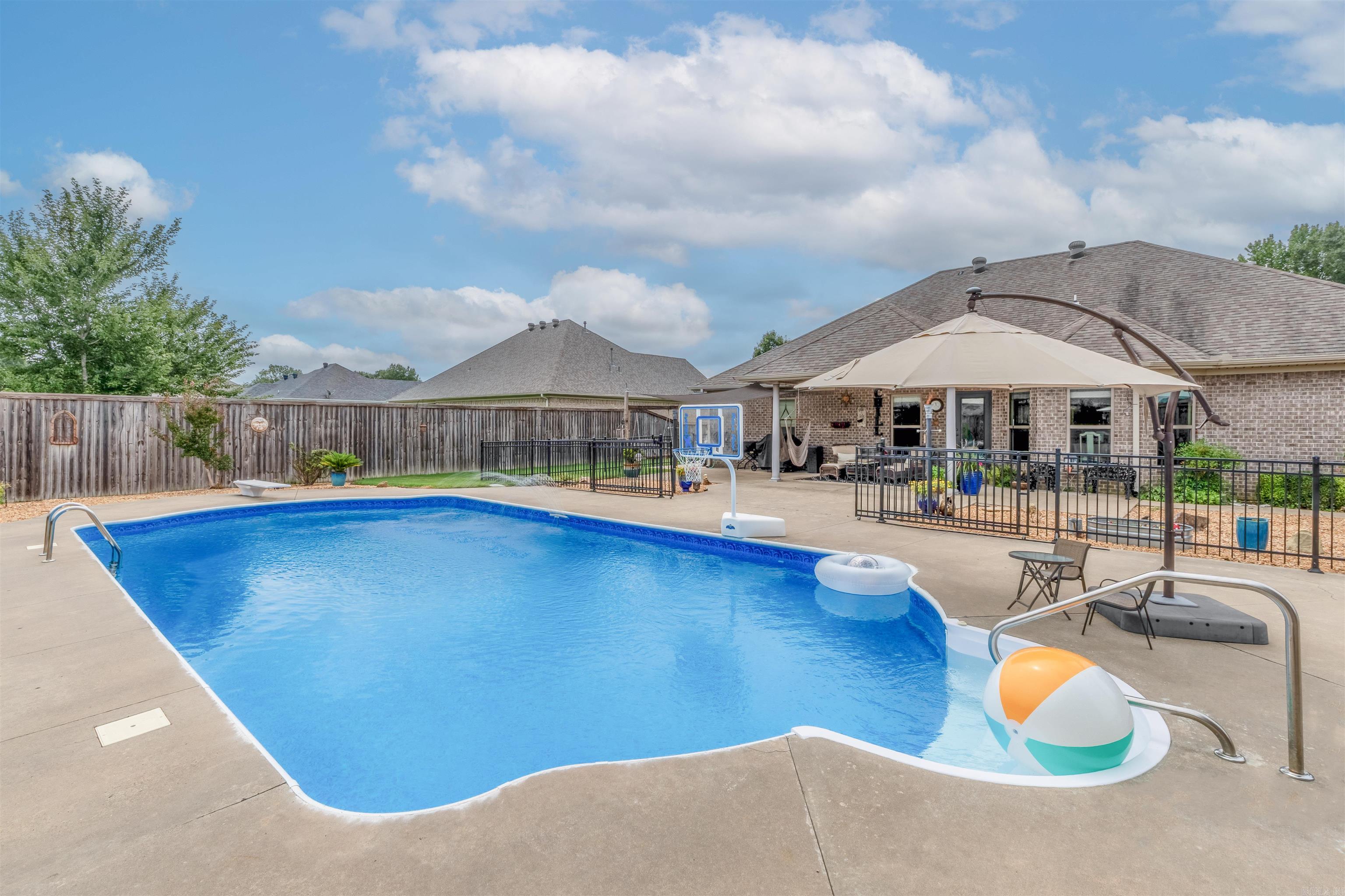 Saddle Creek - Residential