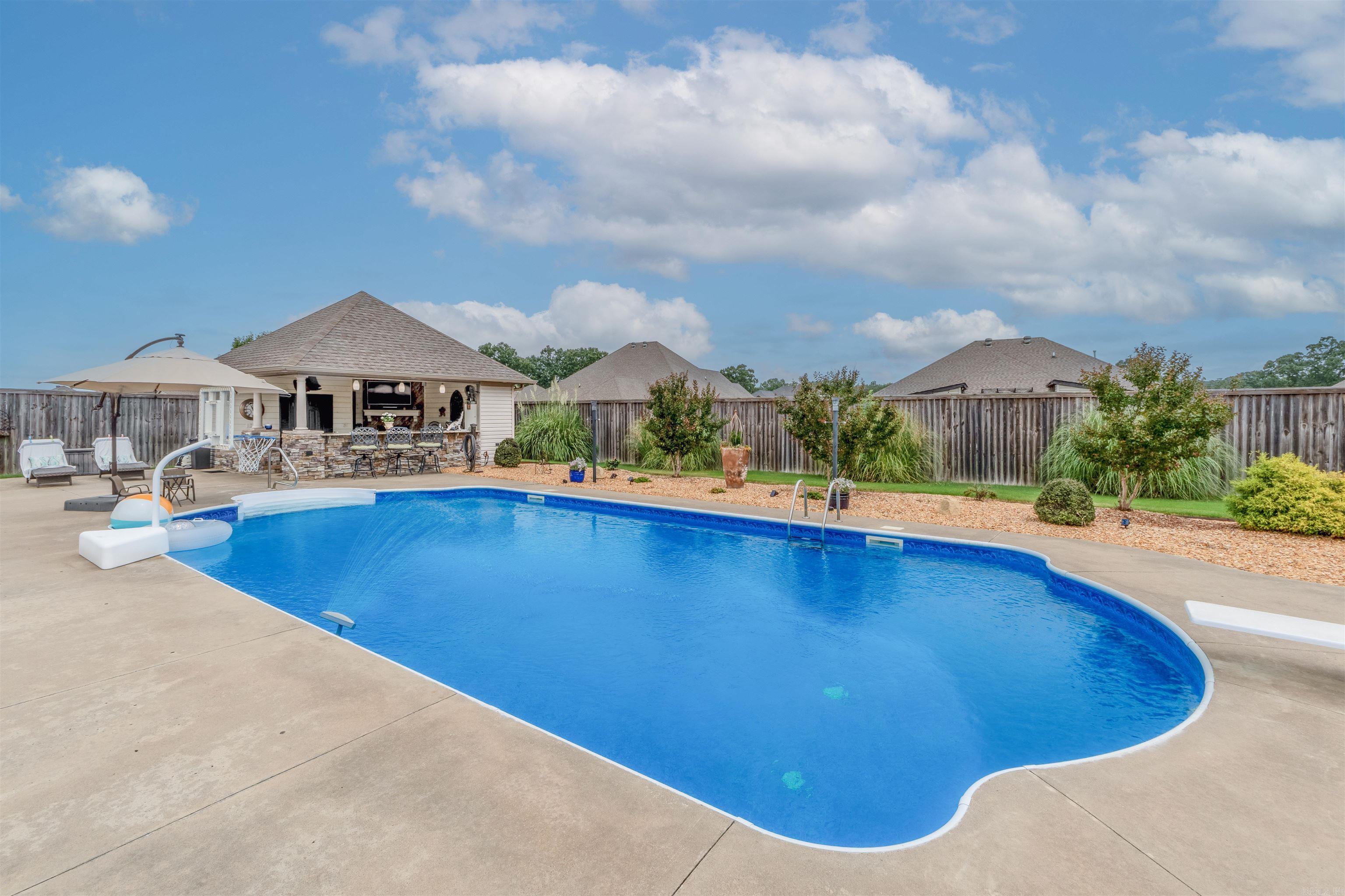 Saddle Creek - Residential