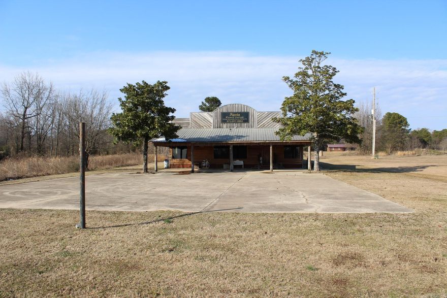 6384 Sq. Ft .COMMERICAL BUILDING situated on approx. 1.37 acres.  On highway with heavy traffic. Central AC / Heat.  Plenty of parking.  Metal Roof. ( Would be great for Restaurant / Event Center / Banquet Facility)