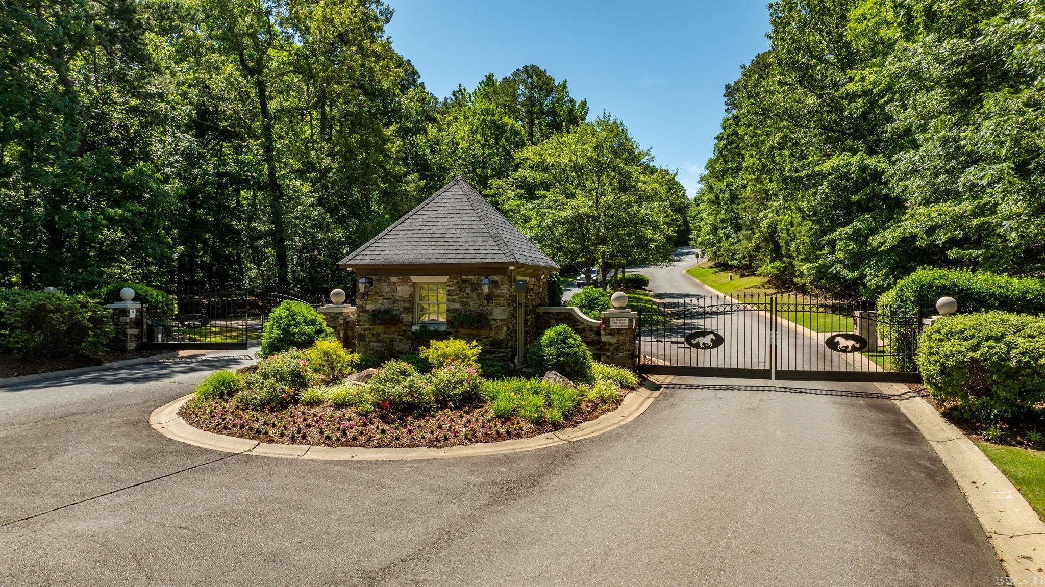 CHENAL DOWNS - Residential