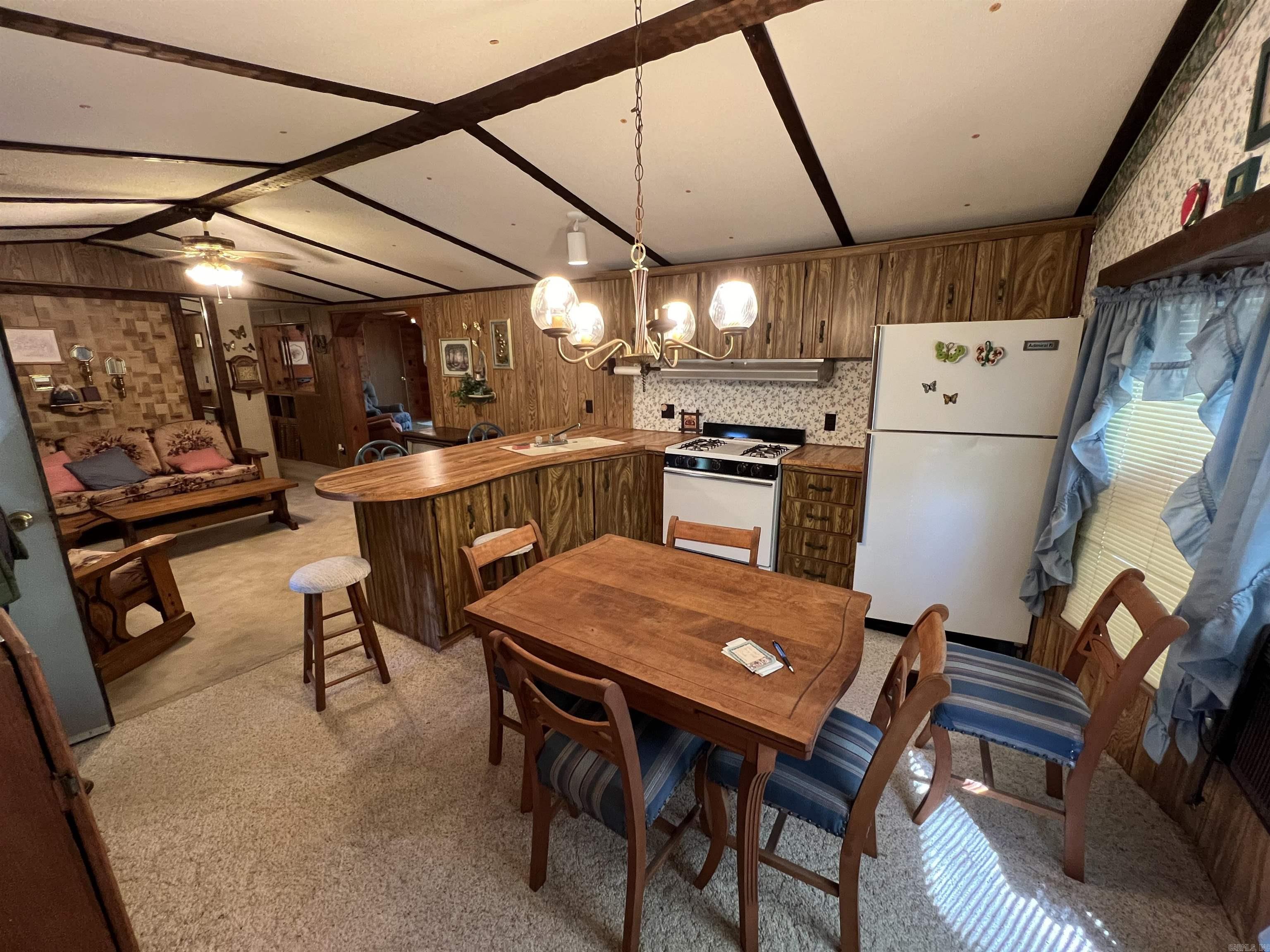TOMAHAWK VILLAGE - Residential