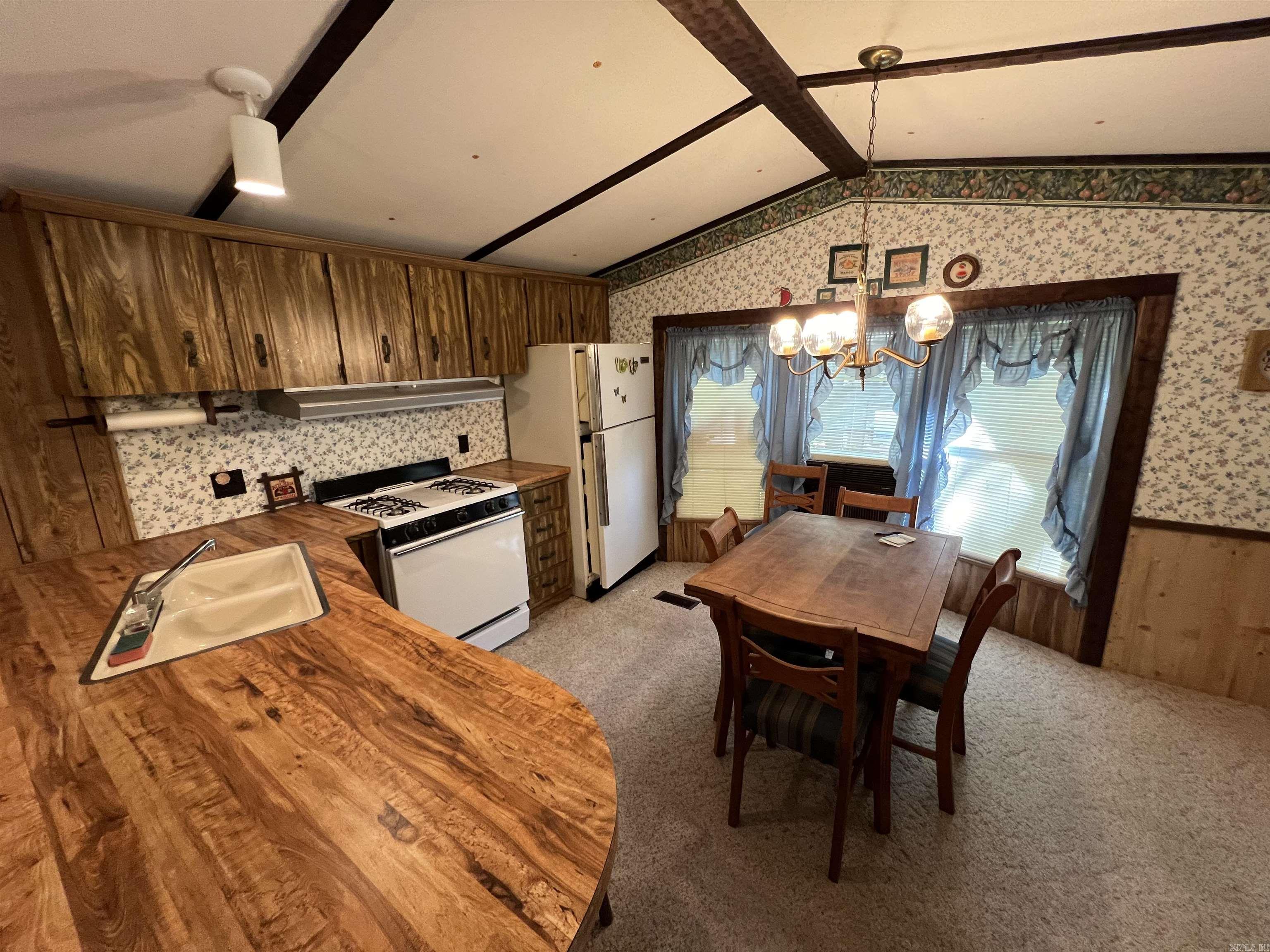 TOMAHAWK VILLAGE - Residential