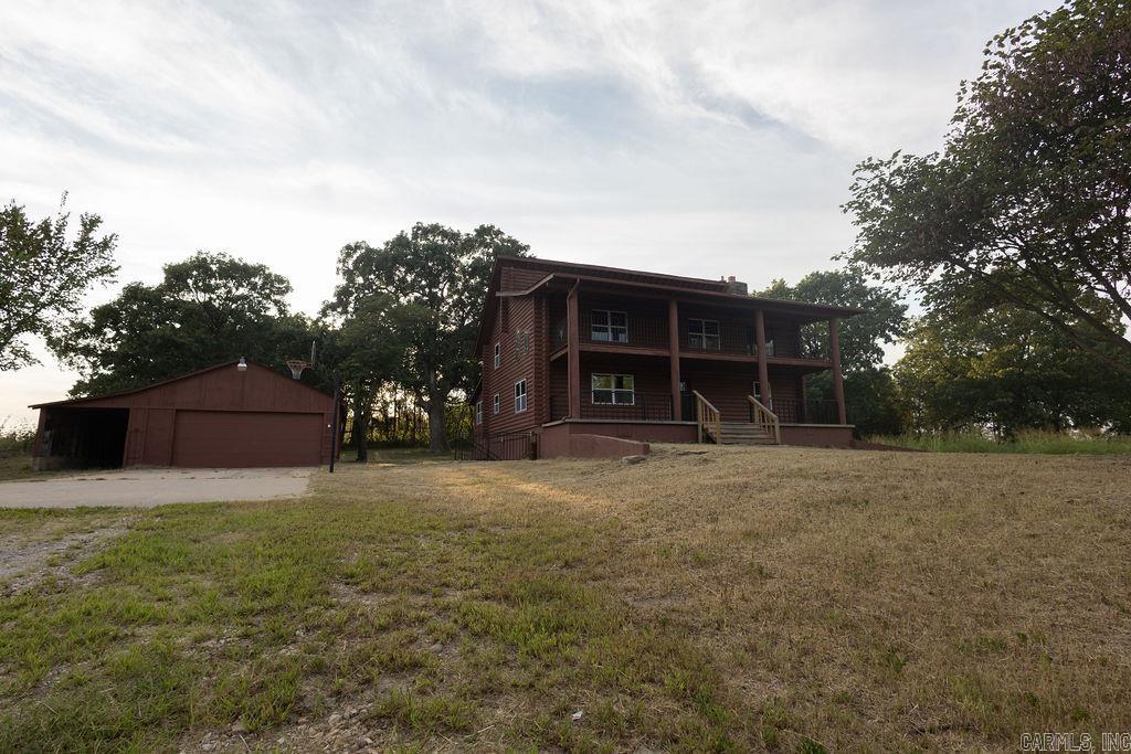 Country living at its best! You will love the location of this home and its sitting on 1.54 acres m/l. Home has many updates and is sure to please you with the amount of space in each room! Come take a look and make your dreams come true!