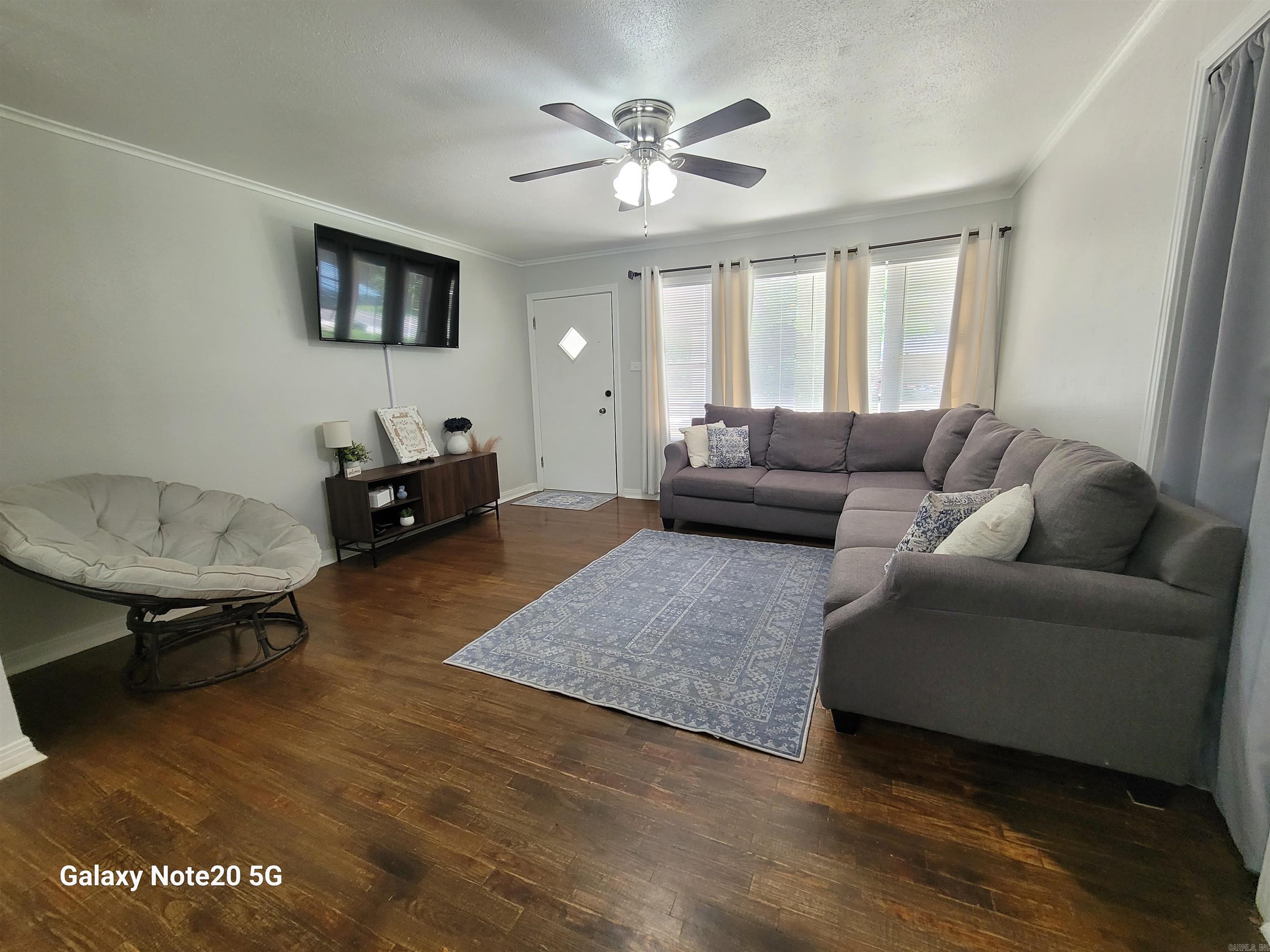 Uplatted Hot Springs - Residential