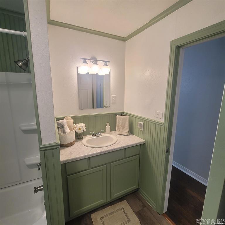 Uplatted Hot Springs - Residential