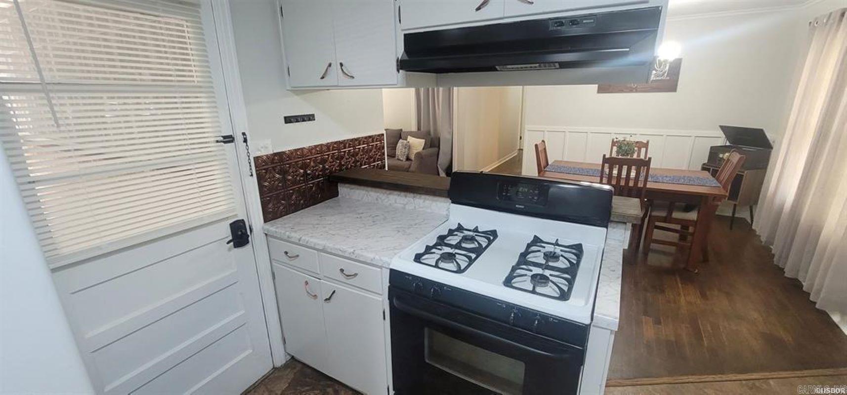 Uplatted Hot Springs - Residential