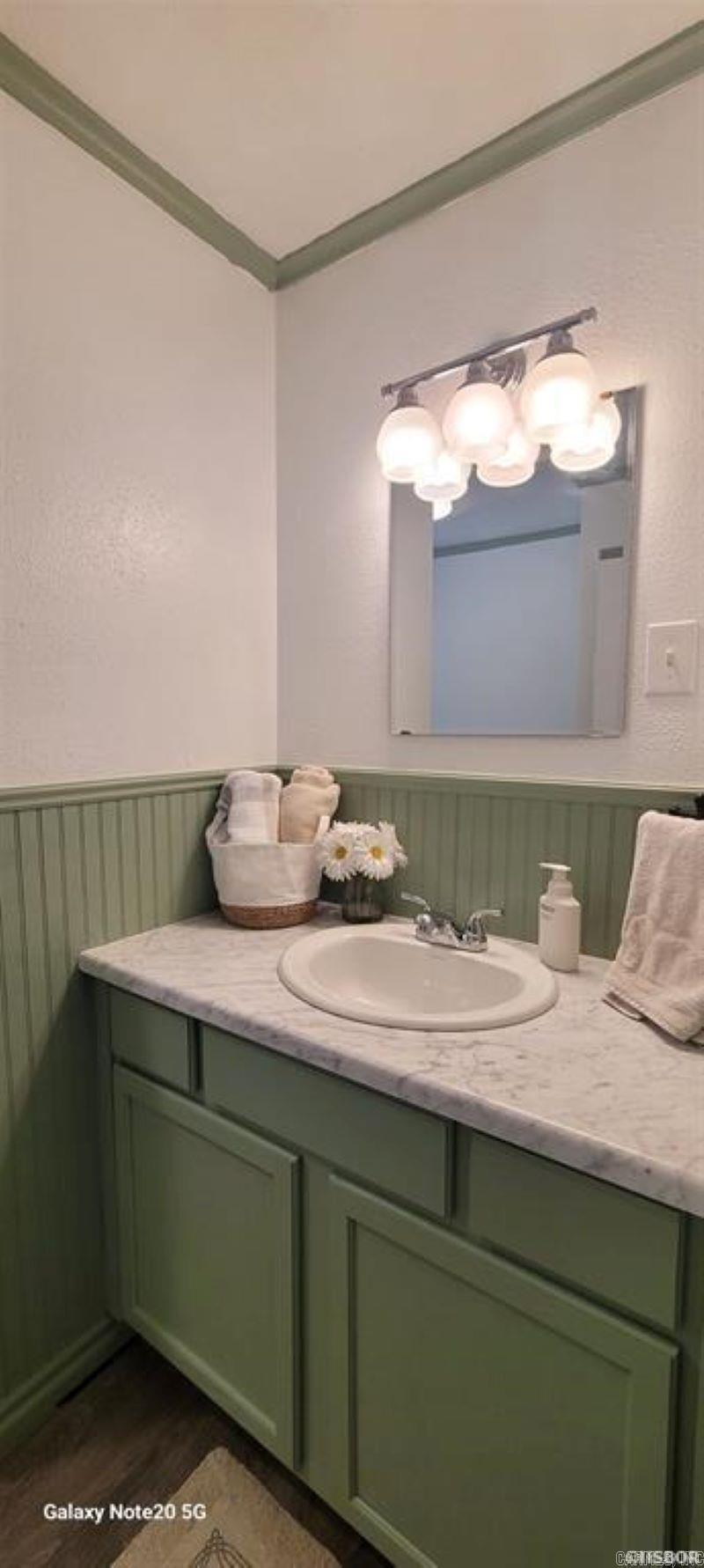 Uplatted Hot Springs - Residential