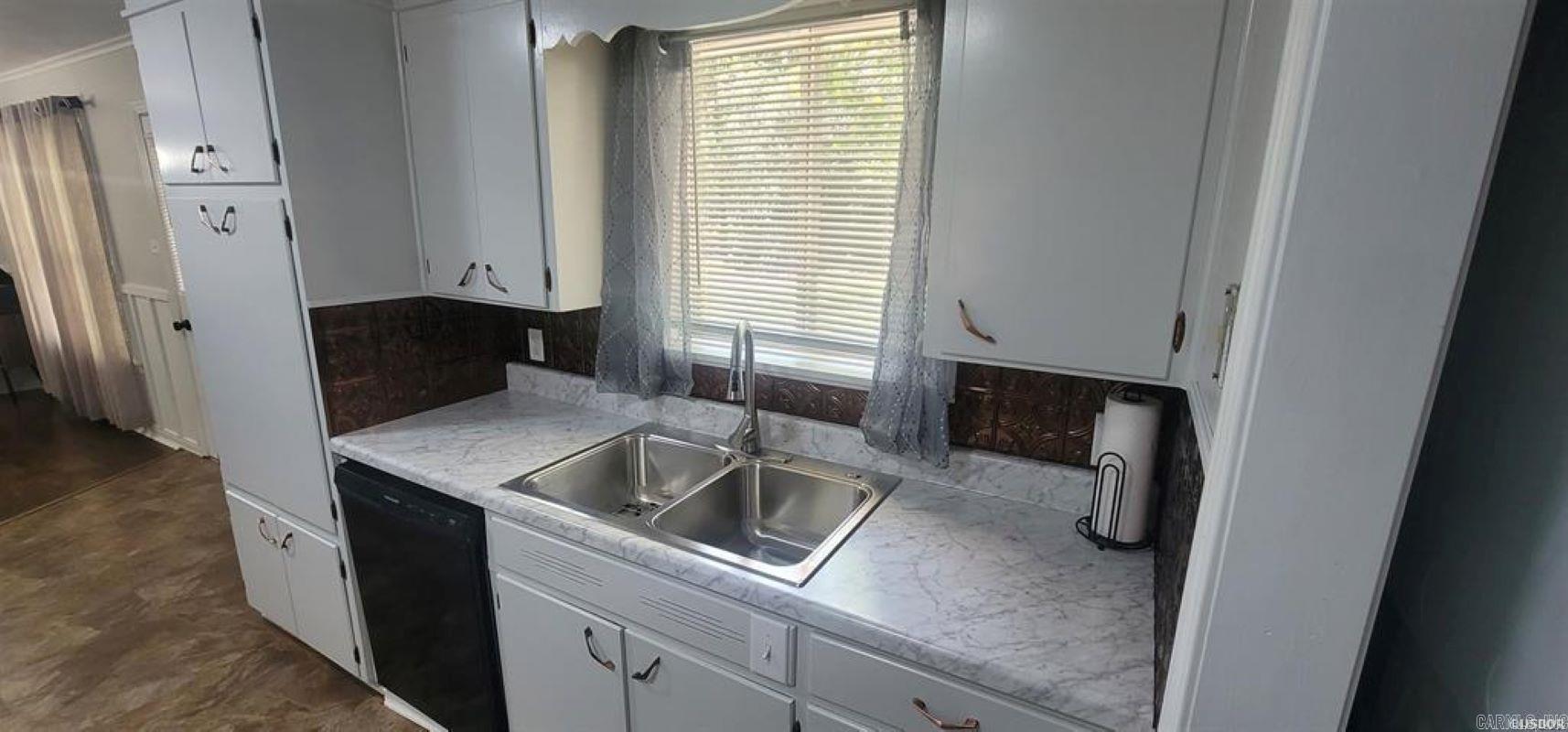 Uplatted Hot Springs - Residential