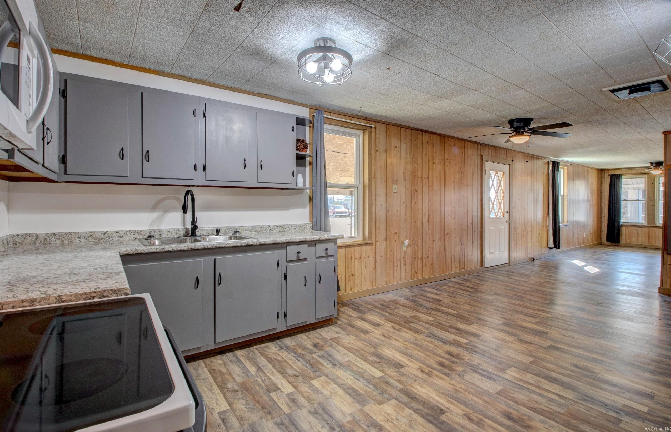 EL PASO (TOWN OF) - Residential