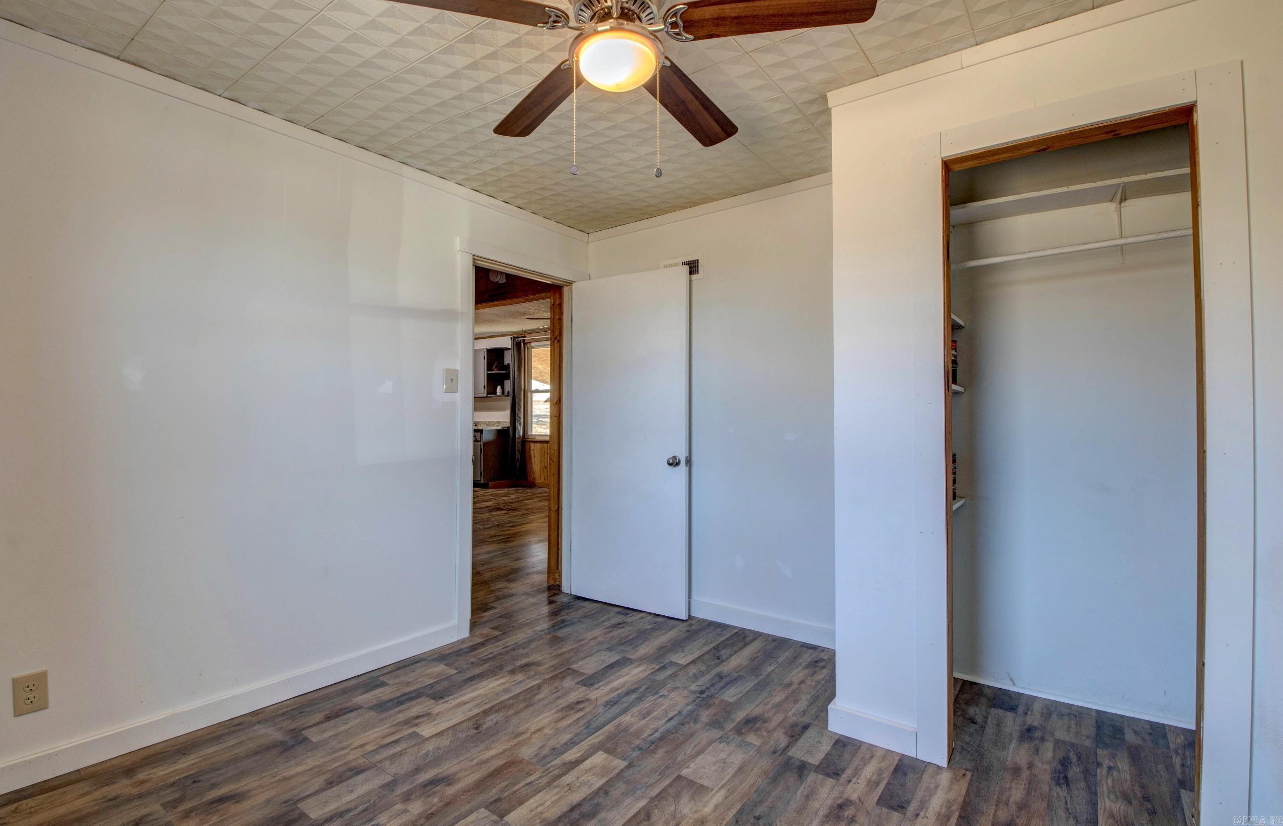 EL PASO (TOWN OF) - Residential