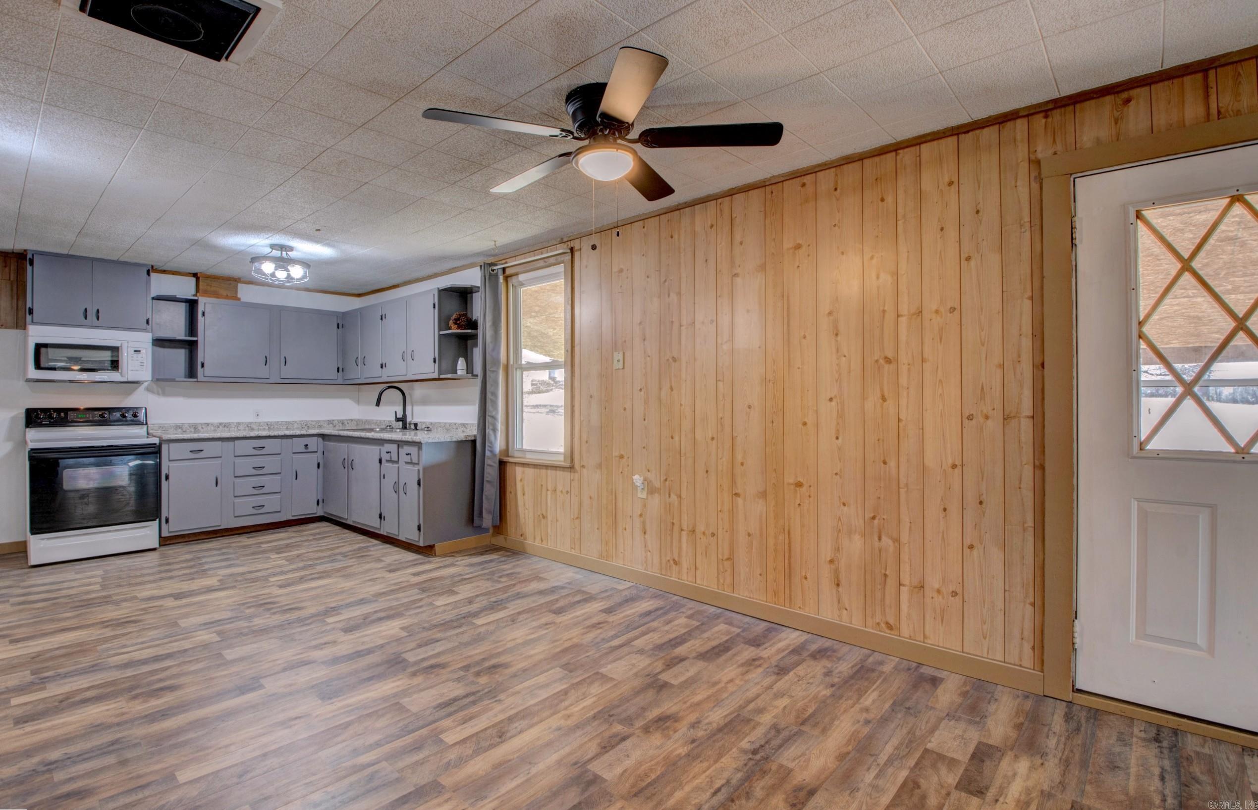 EL PASO (TOWN OF) - Residential